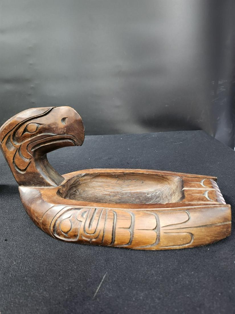 NATIVE AMERICAN CARVED ASHTRAY SIGNED: NATIVE AMERICAN CARVED ASHTRAY SIGNED