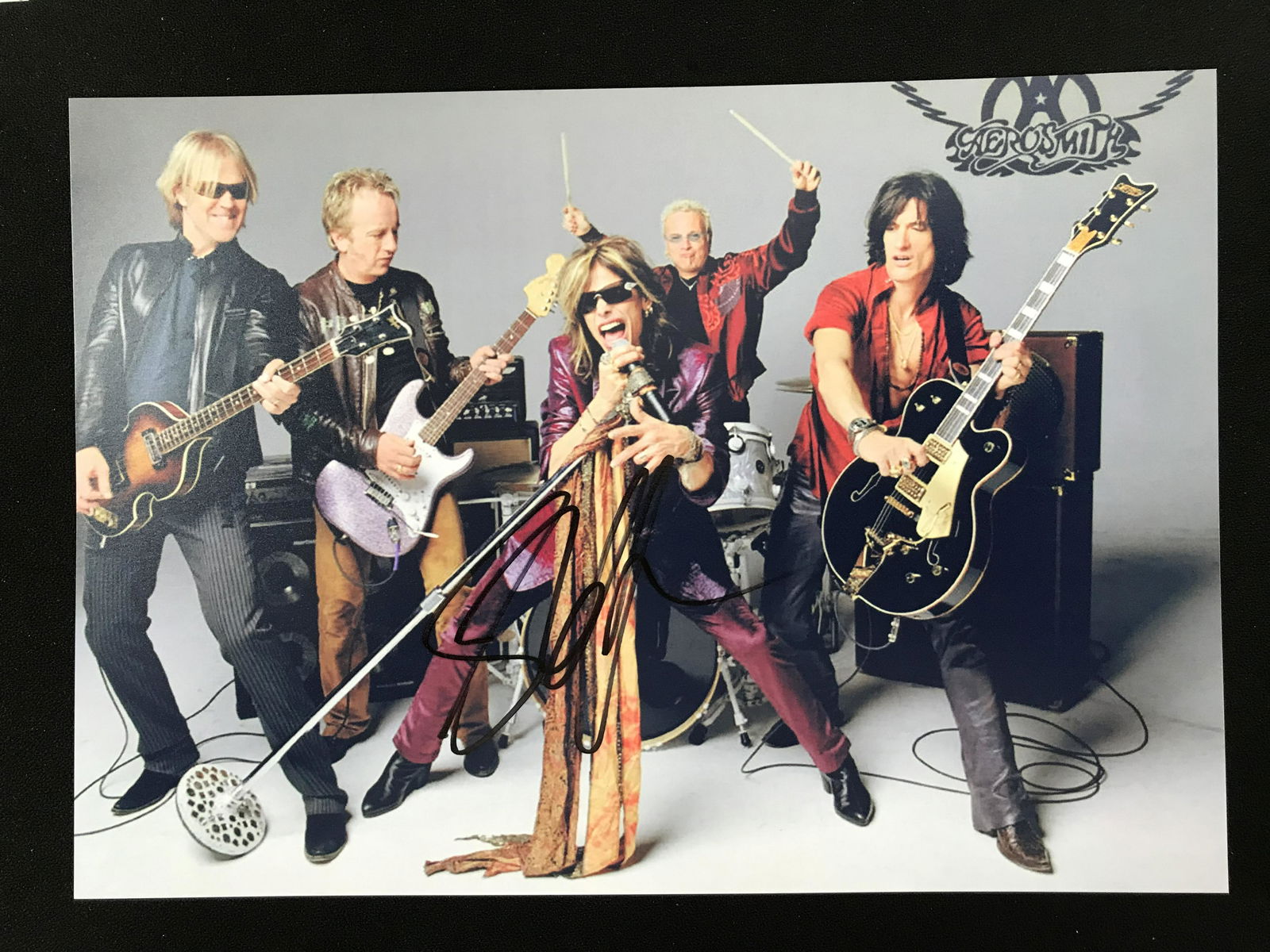 STEVEN TYLER SIGNED AEROSMITH 8 X 10 (RA COA) (1 of 2)