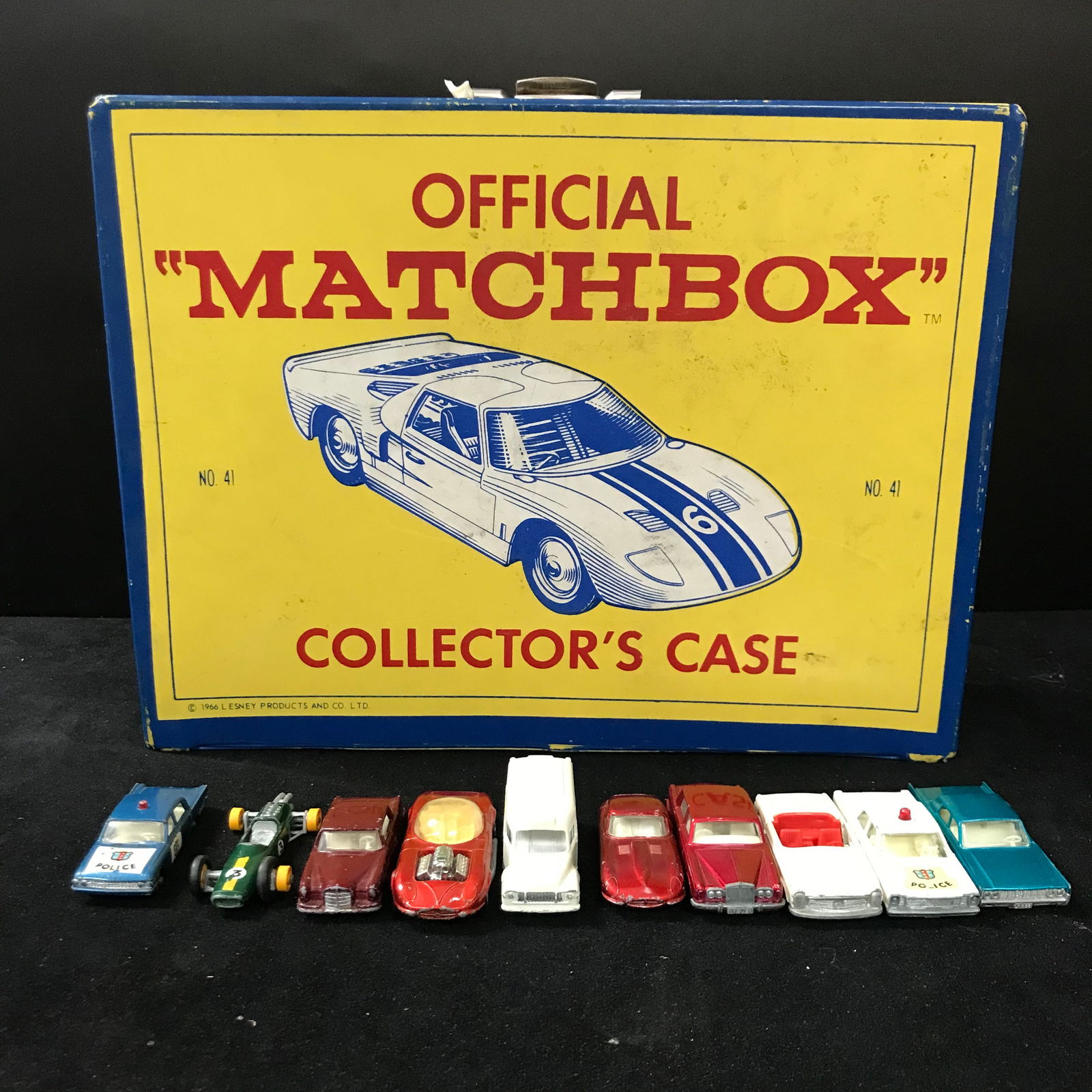 LOT OF MATCHBOX CARS AND OFFICIAL MATCHBOX COLLECTOR'S CASE (1 of 3)