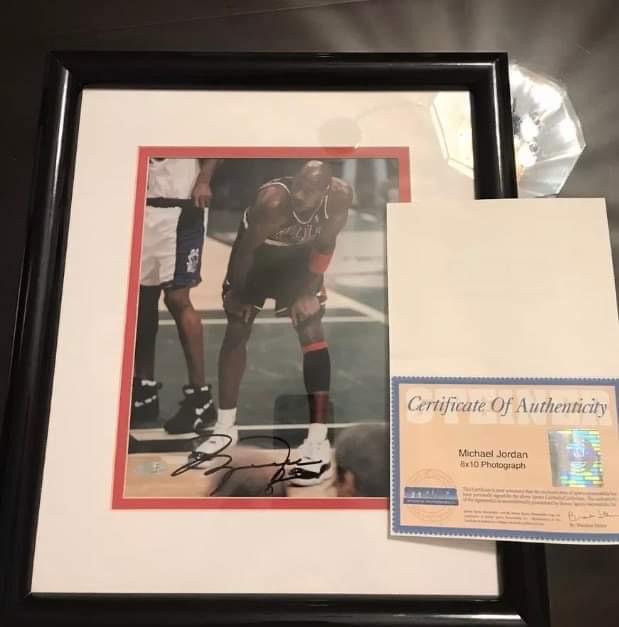FRAMED  MICHAEL JORDAN SIGNED 8X10 PHOTO (STEINER COA) (1 of 1)