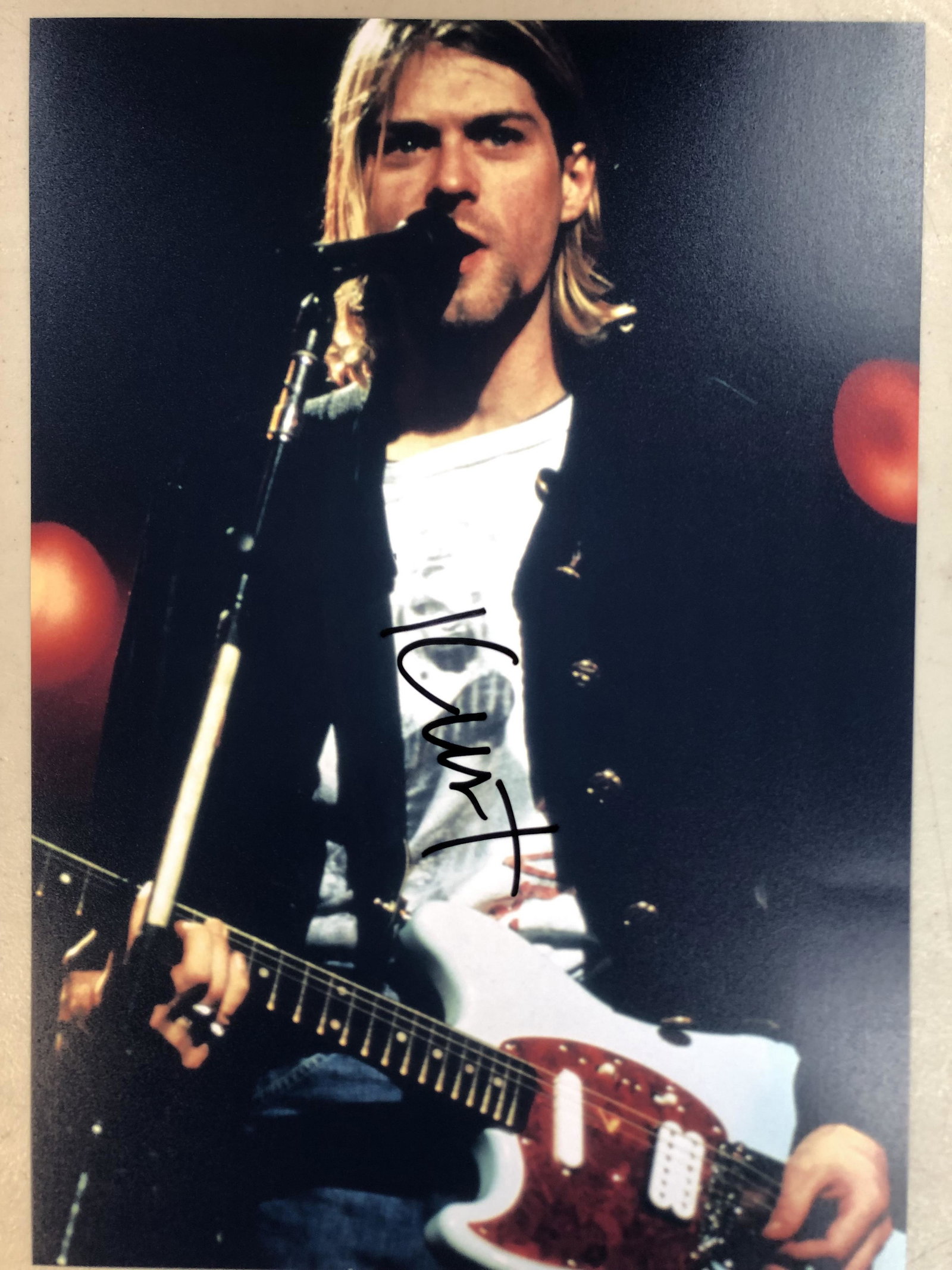 KURT COBAIN SIGNED 8X10 PHOTO (RA COA): KURT COBAIN SIGNED 8X10 PHOTO (RA COA)