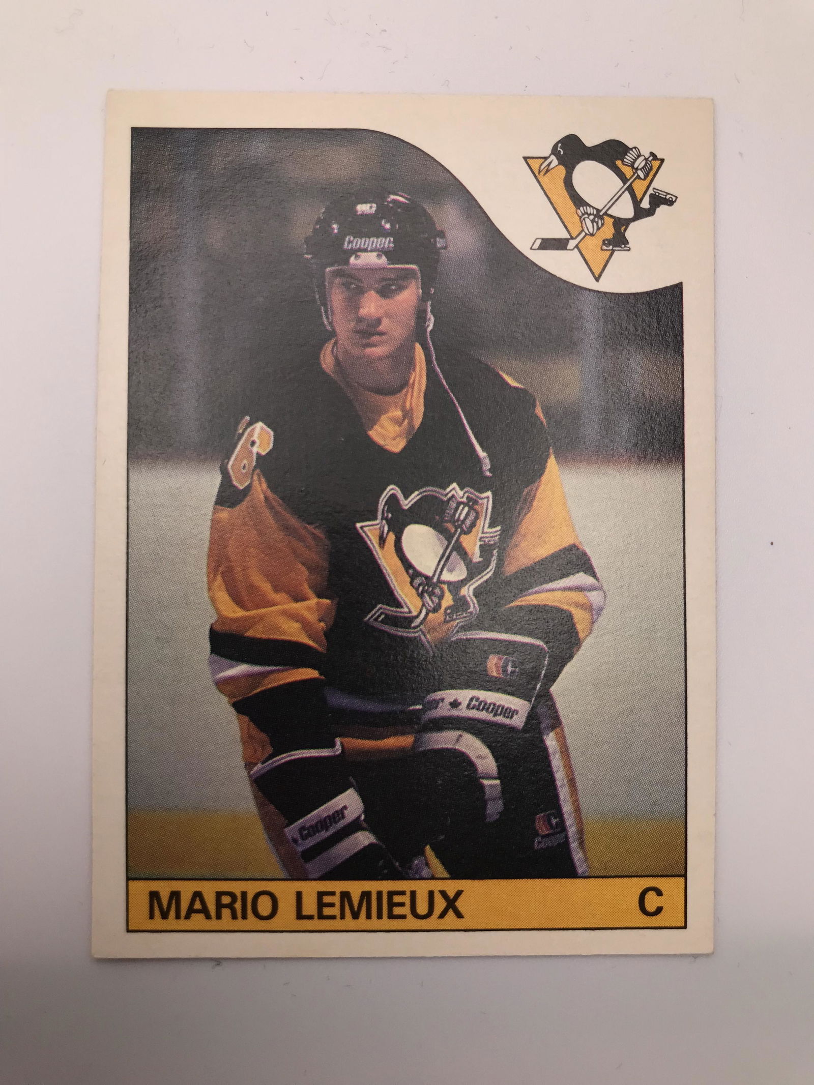 1985 O-PEE-CHEE #9 MARIO LEMIEUX ROOKIE CARD (1 of 2)
