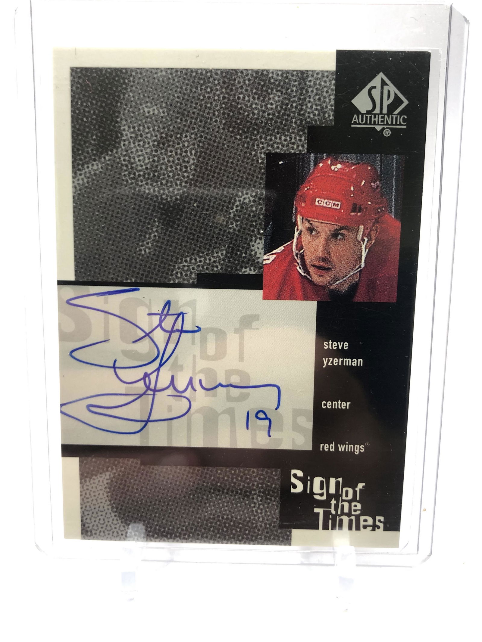 2000 UPPER DECK SP #SY STEVE YZERMAN  SIGNED HOCKEY CARD (1 of 2)