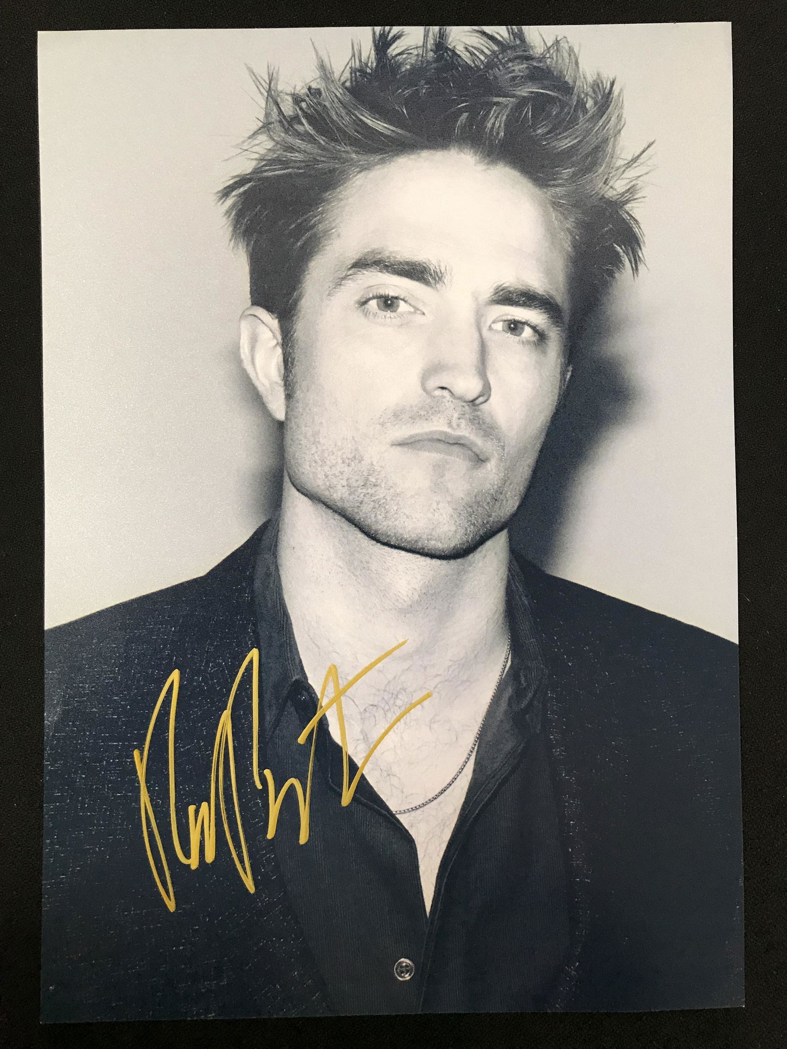 ROBERT PATTINSON SIGNED 8X10 PHOTO (RA COA) (1 of 2)