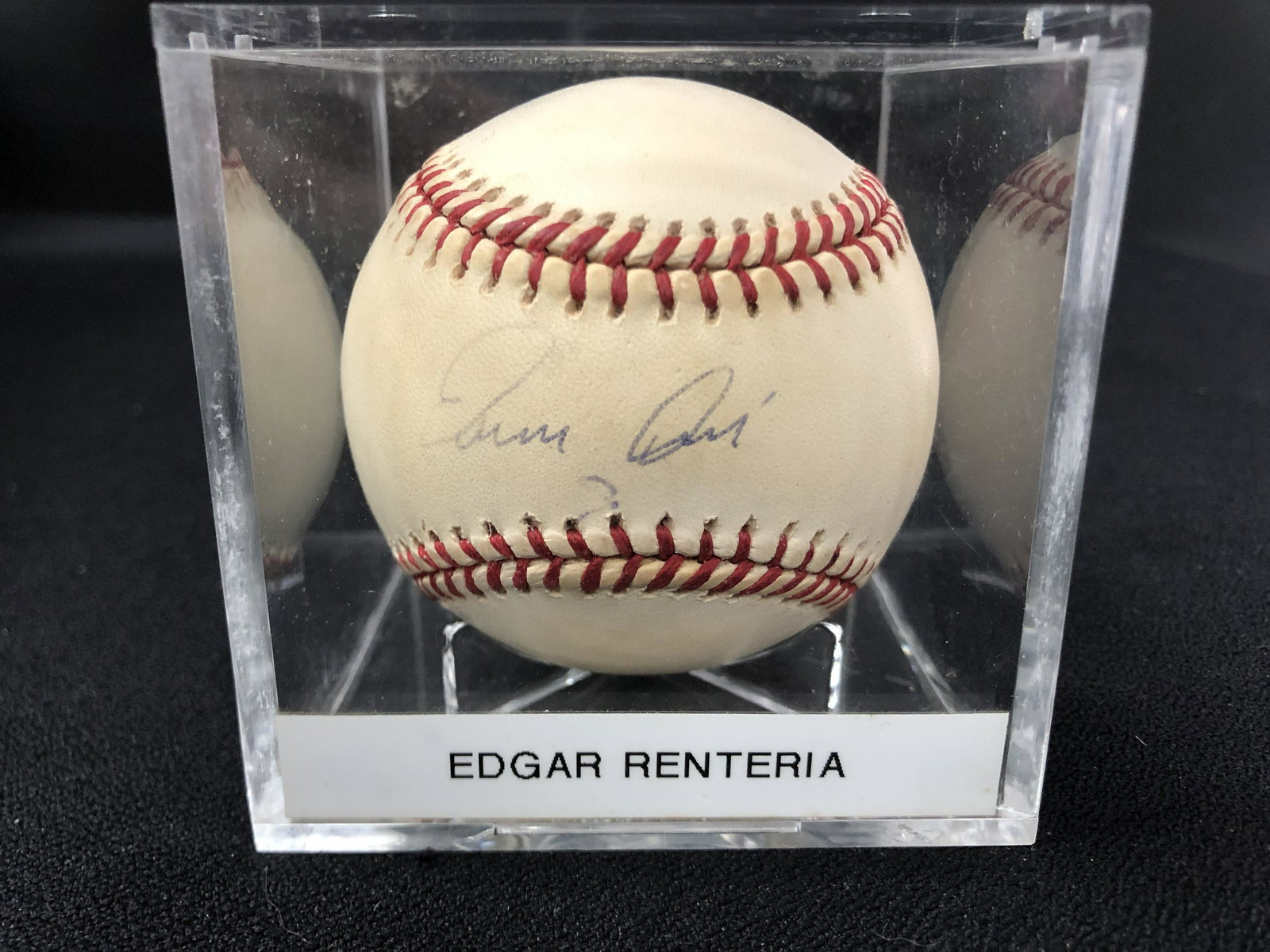 EDGAR RENTERIA SIGNED BASEBALL (BECKETT COA) (1 of 2)