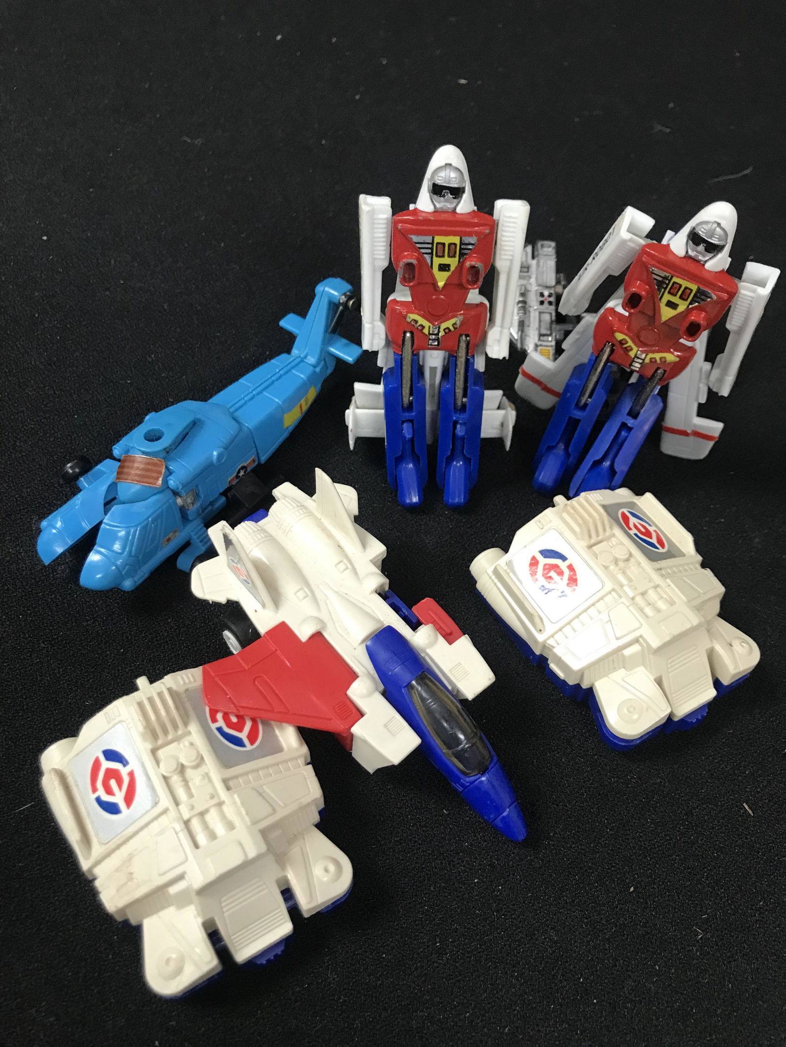 LOT OF TOY  TRANSFORMERS (1 of 1)