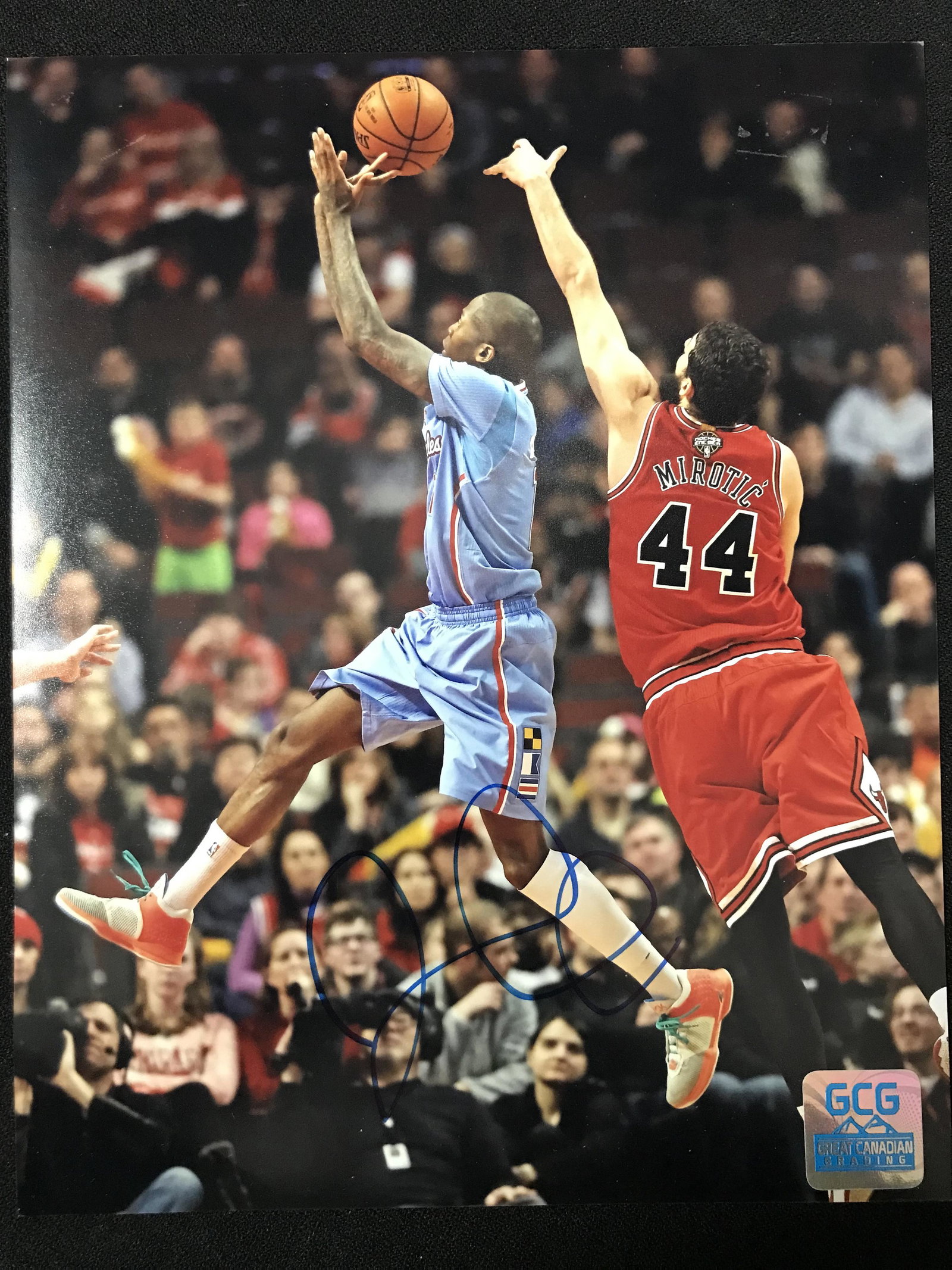 CHRIS PAUL SIGNED 8X10 (GCG HOLO) (1 of 1)