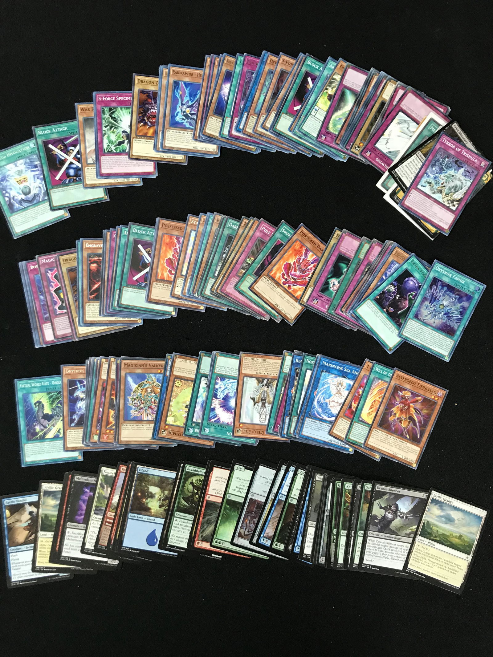 LARGE LOT OF MAGIC THE GATHERING CARDS (1 of 1)