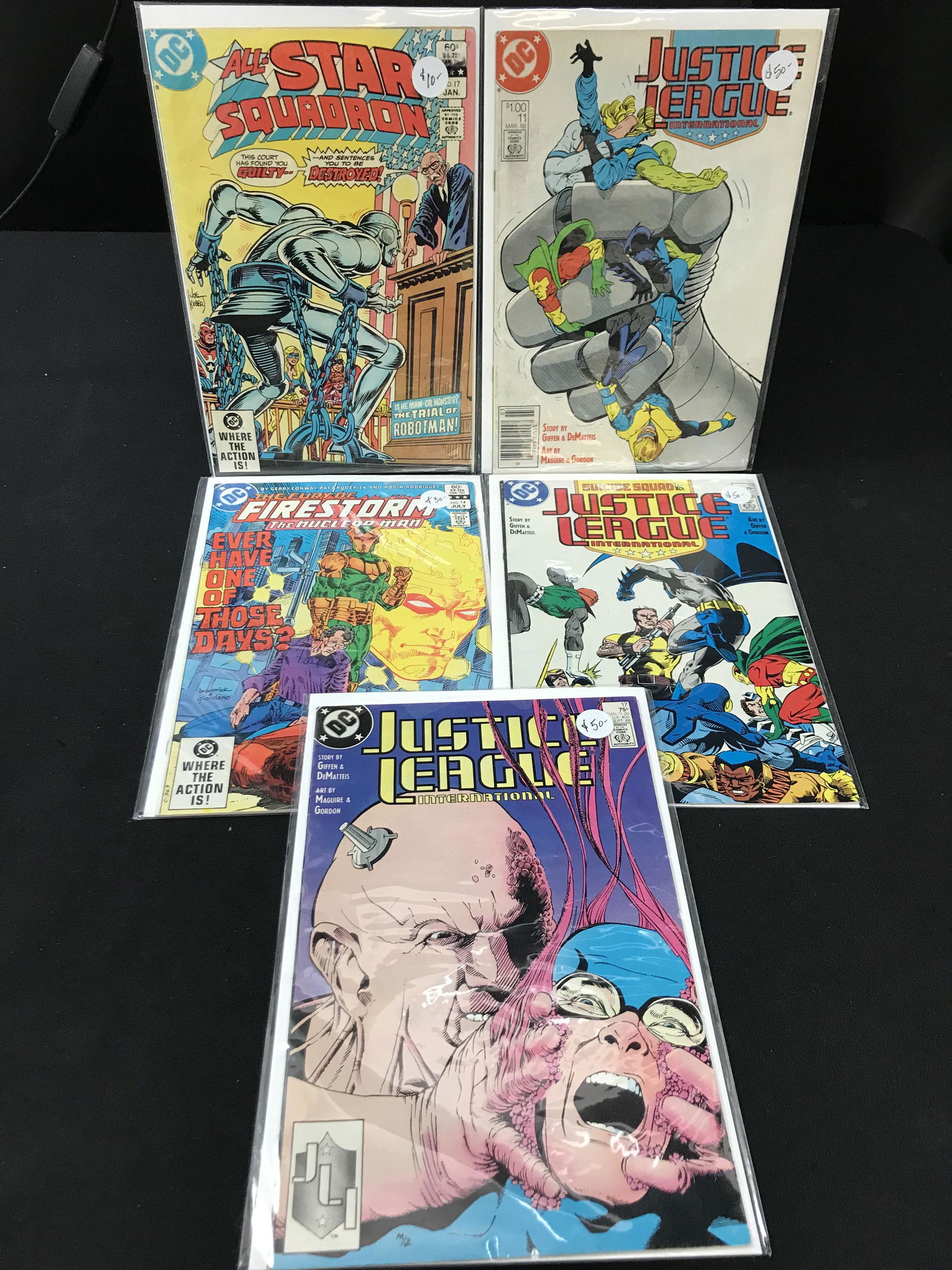 DC COMICS JUSTICE LEAGUE COMIC BOOK LOT (1 of 1)