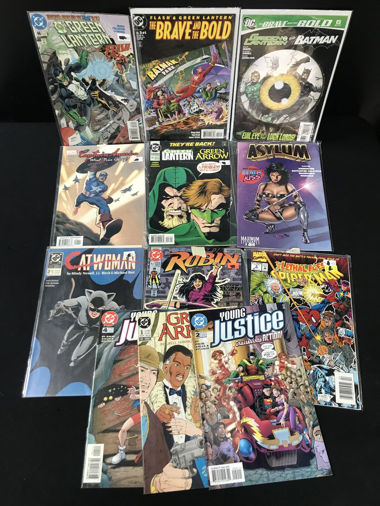 DC COMICS SUPERHERO COMIC BOOK LOT (1 of 1)
