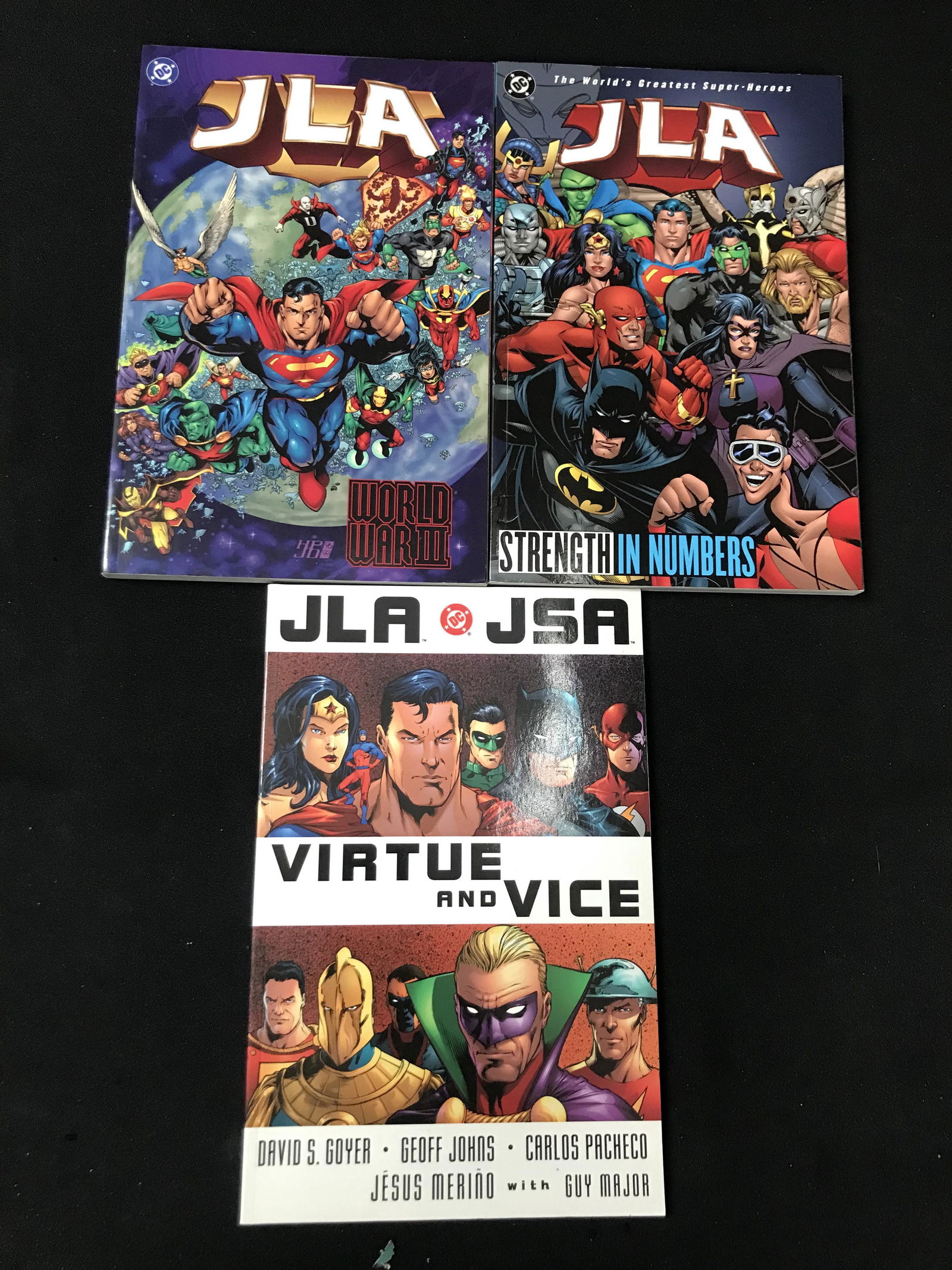 HARDCOVER BOOK LOT (JUSTICE LEAGUE OF AMERICA ) (1 of 1)