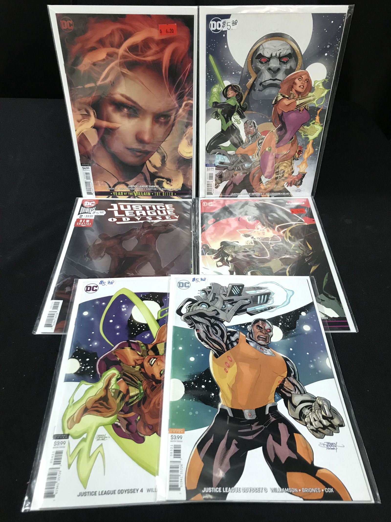 DC COMICS SUPERHERO COMIC BOOK LOT (1 of 1)