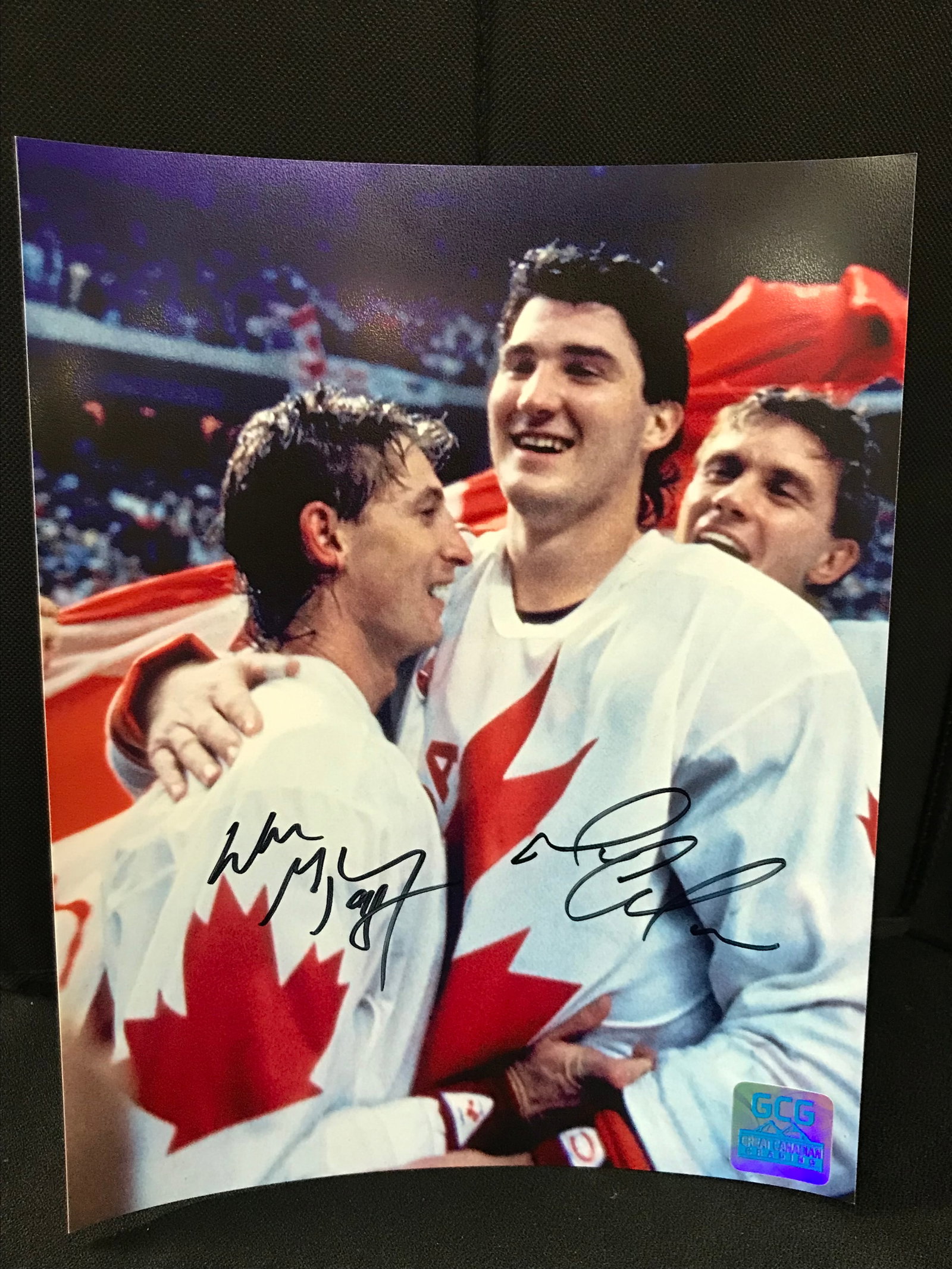 WAYNE GRATZKY AND MARIO LEMIEUX AUTOGRAPHED 8X10 PHOTO GCG AUTHENTICATED: Prices are in Canadian dollars