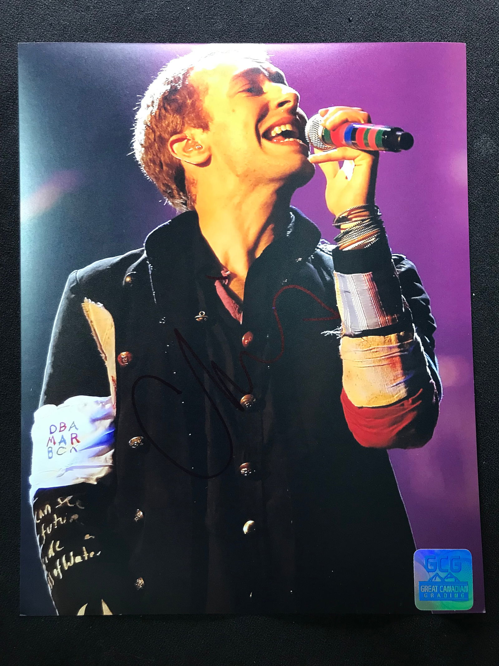 CHRIS MARTIN (COLDPLAY) AUTOGRAPHED 8X10 PHOTO GCG AUTHENTICATED: Prices are in Canadian dollars