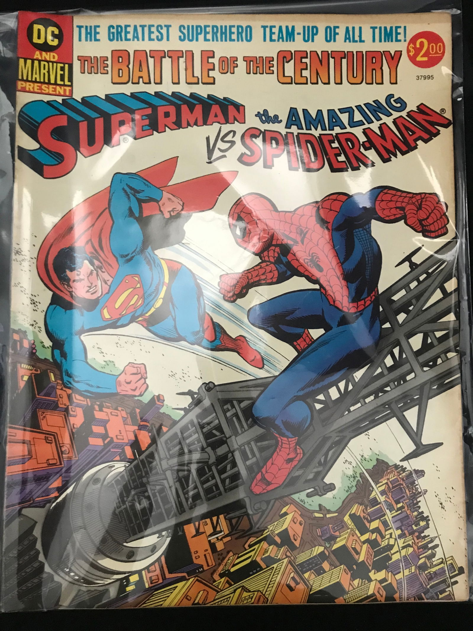 DC AND MARVEL COMICS SUPERMAN VS THE AMAZING SPIDERMAN (1 of 1)