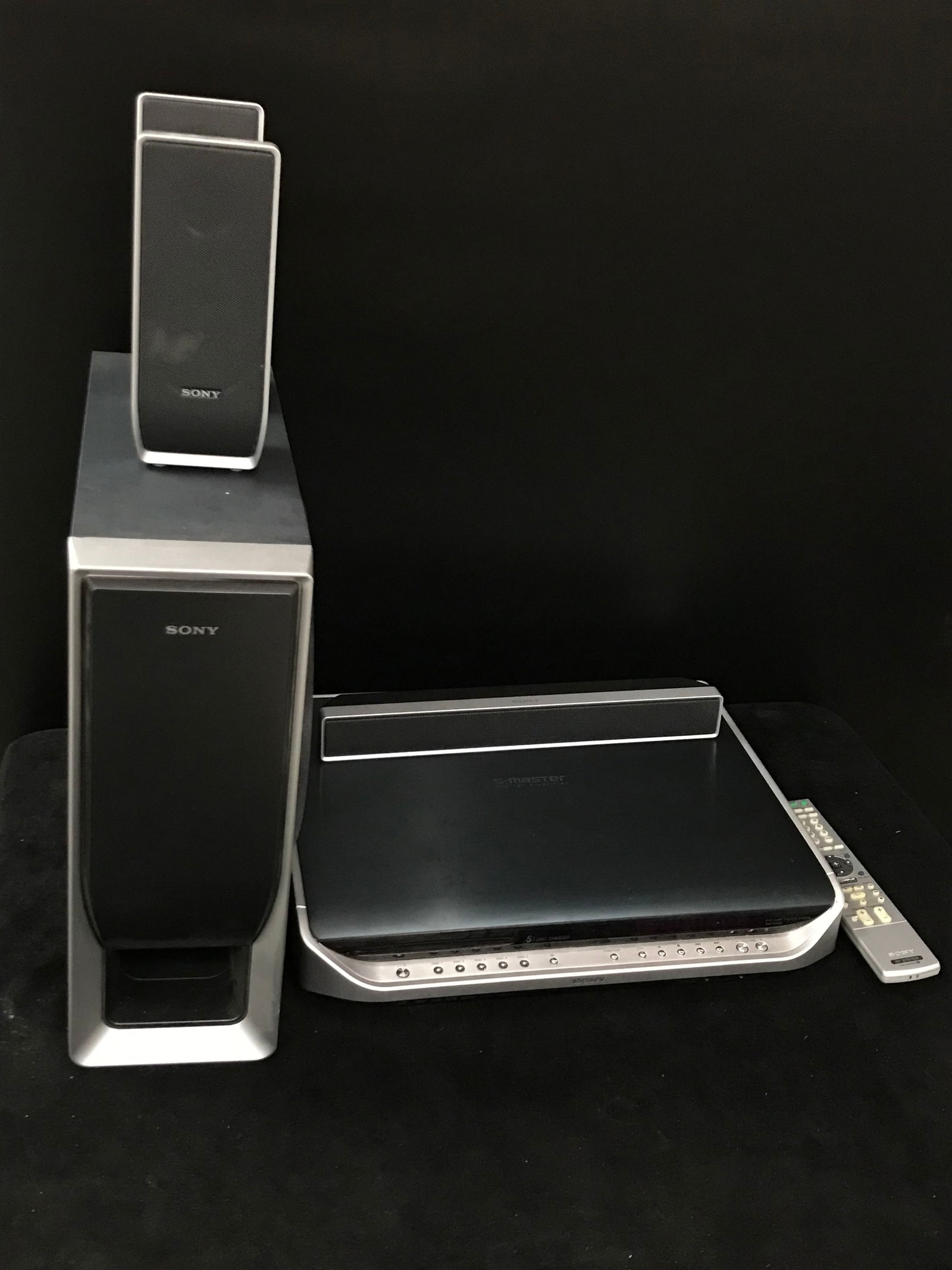 SONY HOME THEATER SET (1 of 2)