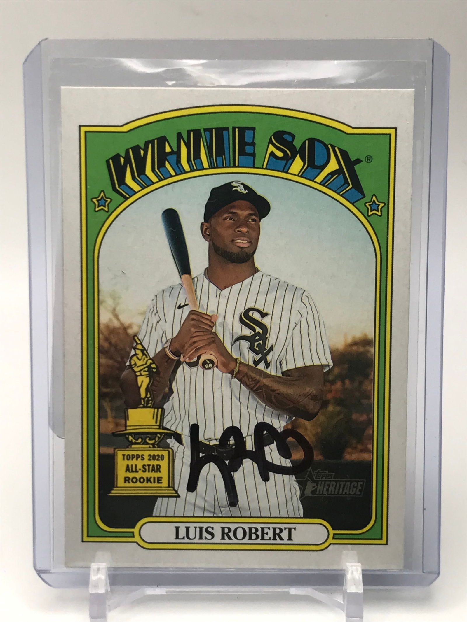 2020 TOPPS HERITAGE LUIS ROBERT SIGNED CARD WITH COA (1 of 2)