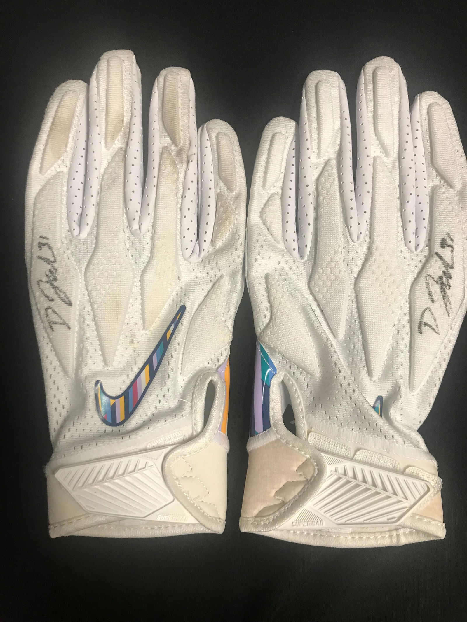 DAVID JOHNSON SIGNED GAMES USED FOOTBALL GLOVES (GCG HOLO): Prices are in Canadian Dollars