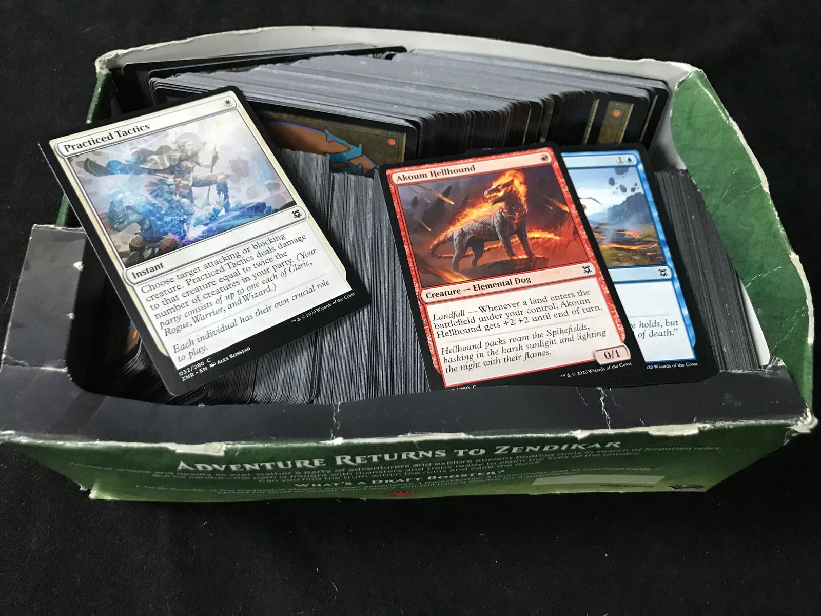 LARGE MAGIC THE GATHERING TRADING CARD LOT (1 of 1)