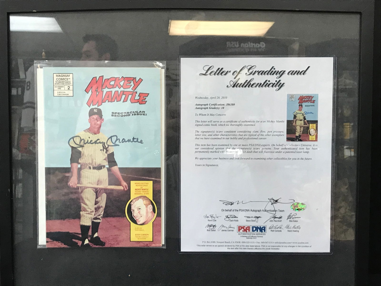 MAGNUM COMICS NO.2 MICKEY MANTLE SIGNED PSA/DNA AUTHENTICATED 10 (1 of 3)