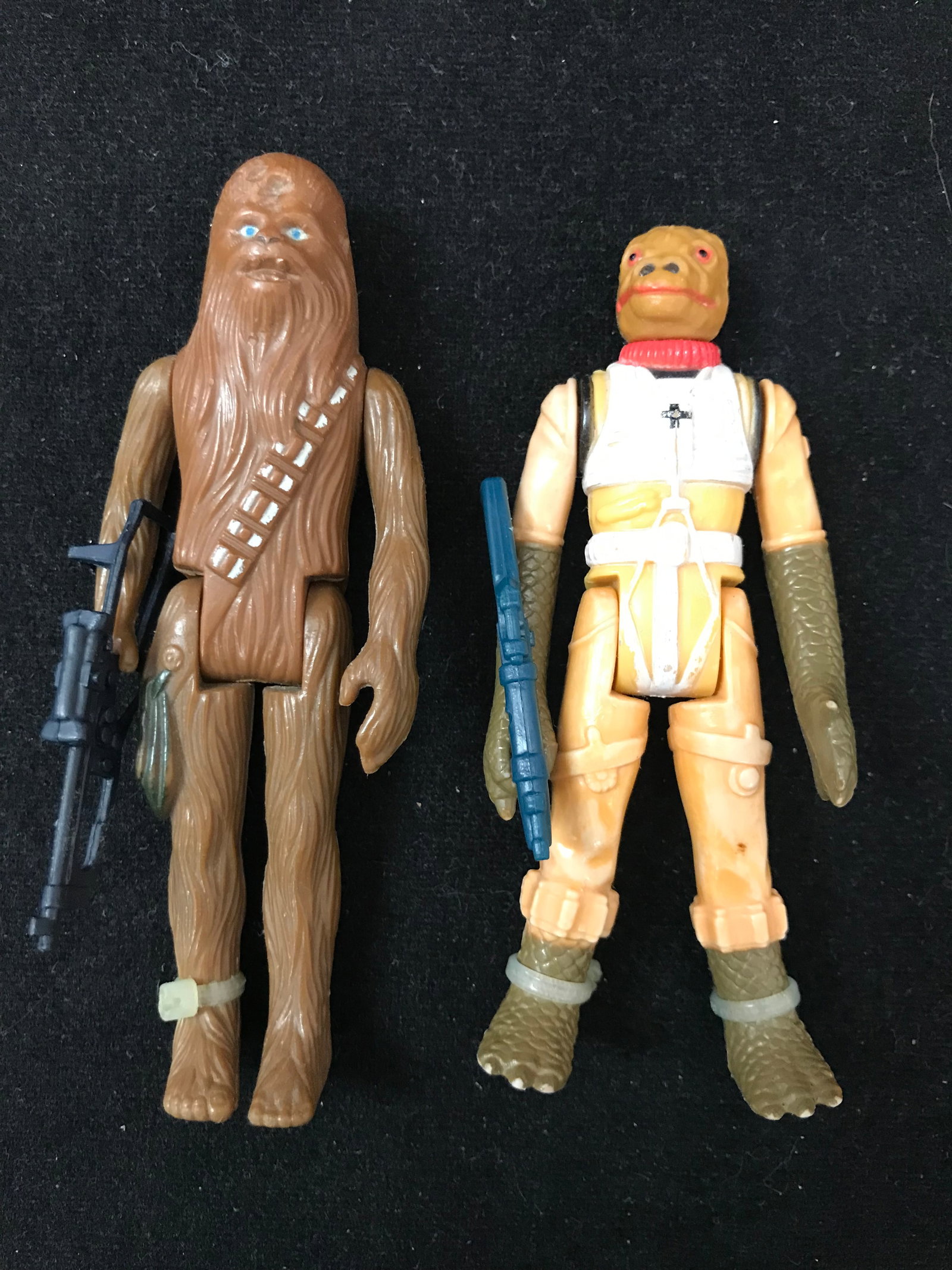 VINTAGE STAR WARS ACTION FIGURE LOT WITH WEAPONS: Prices are in Canadian dollars