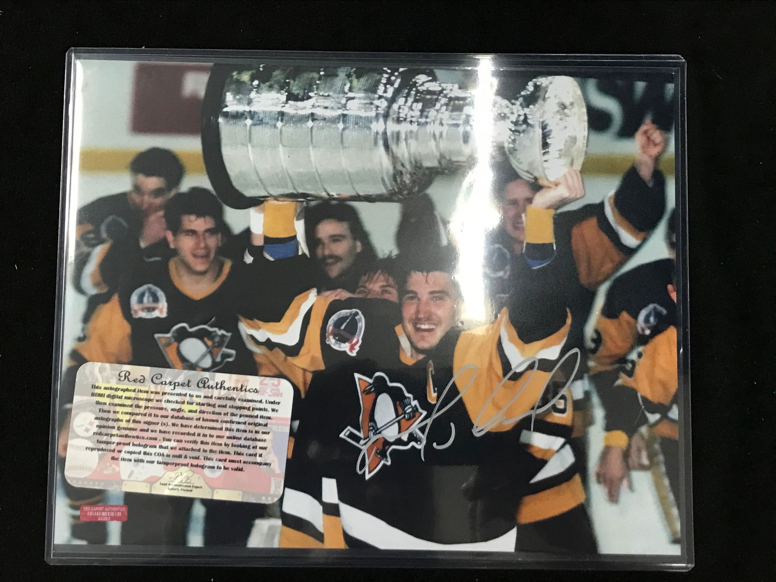 MARIO LEMIEUX SIGNED PITTSBURGH PENGUINS 8 X 10 (RED CARPET COA) (1 of 1)