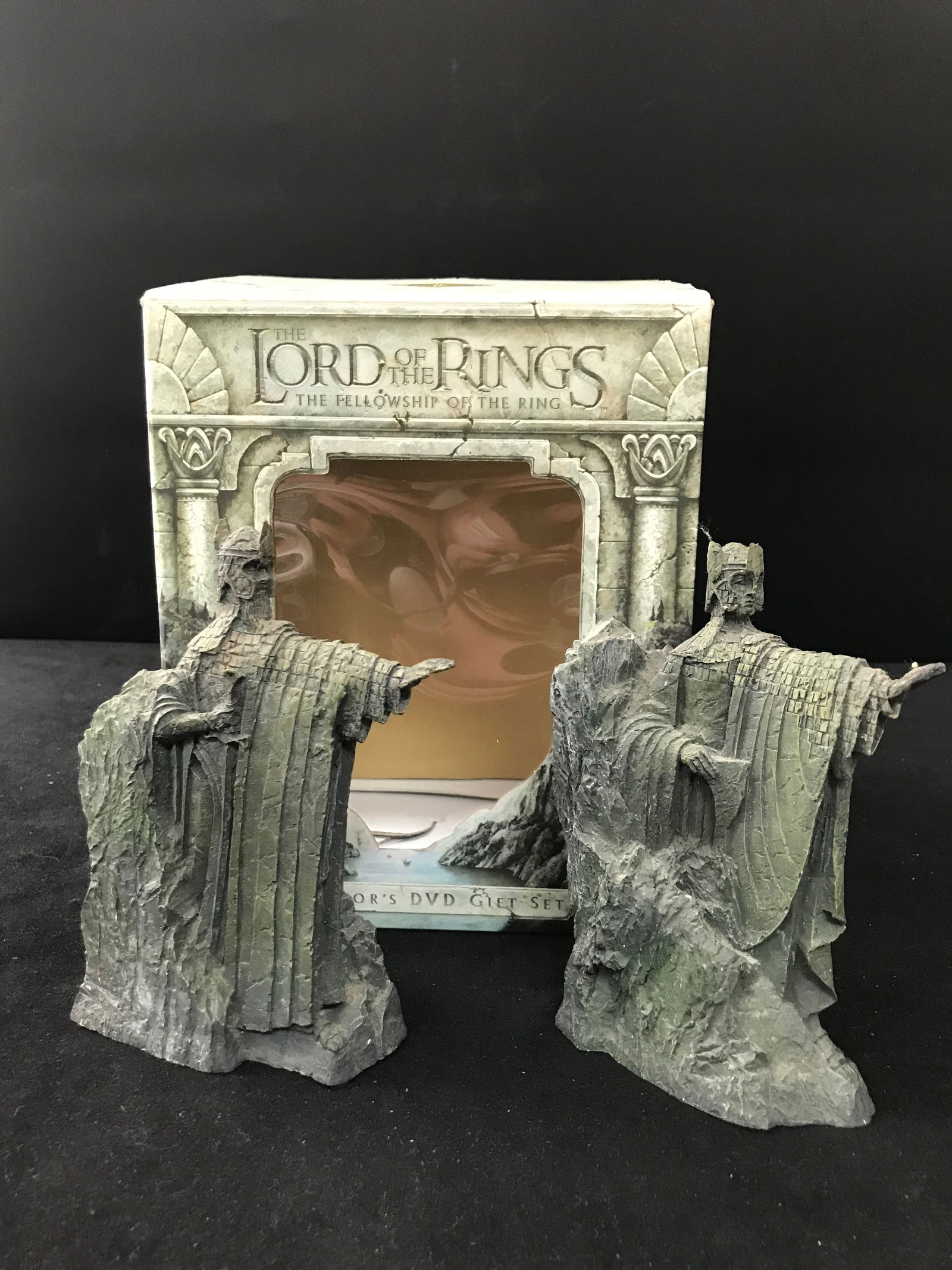 MINT IN BOX LORD OF THE RINGS STATUE BOOK ENDS (1 of 1)