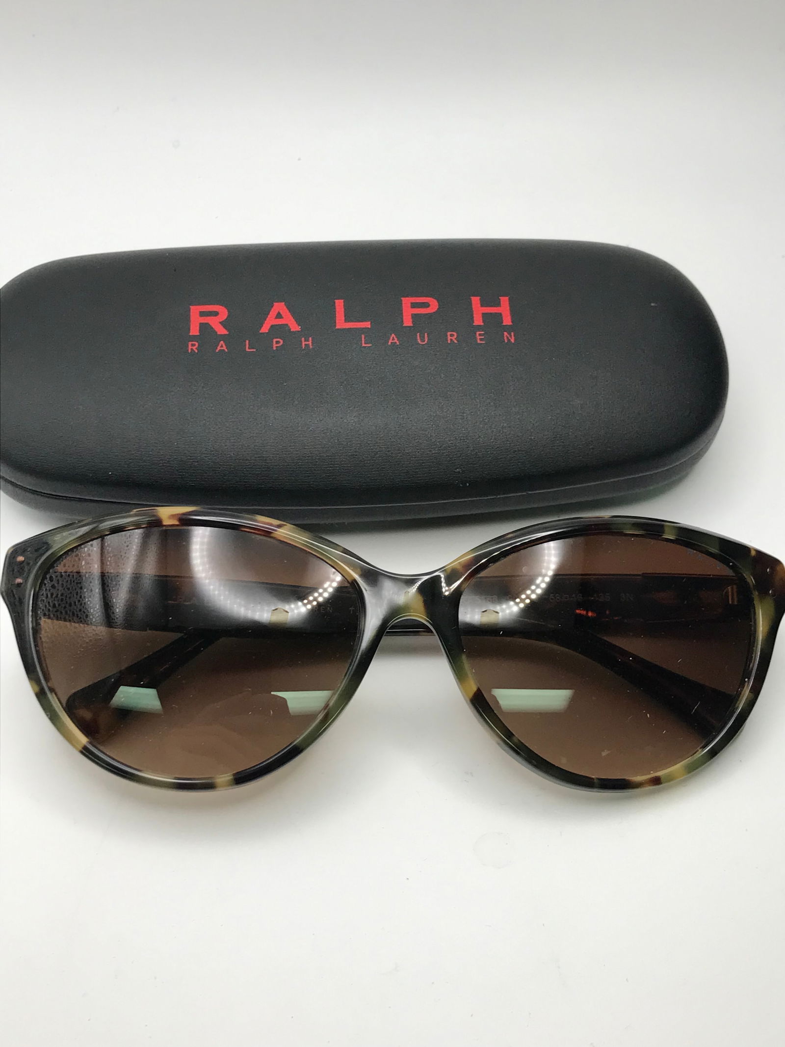 LIKE NEW RALPH LAUREN SUNGLASSES WITH CASE (1 of 1)