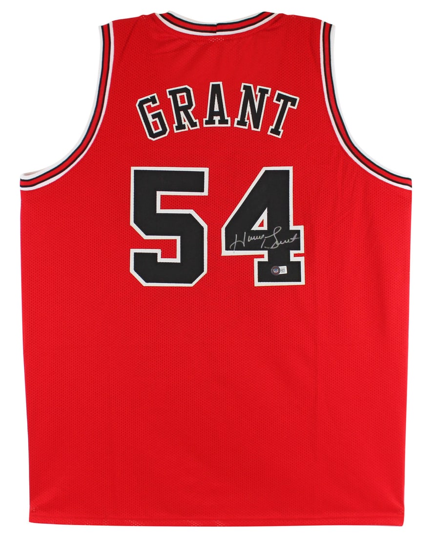 HORRIS GRANT SIGNED CHICAGO BULLS BASKETBALL JERSEY (BECKETT COA) (1 of 3)