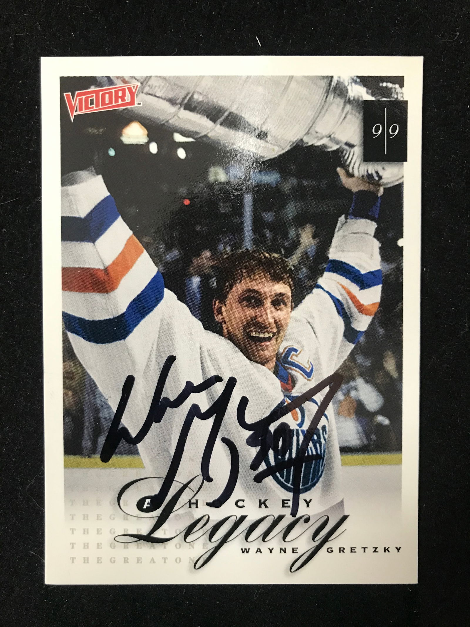 WAYNE GRETZKY SIGNED 1999 UD VICTORY TRADING CARD (1 of 2)