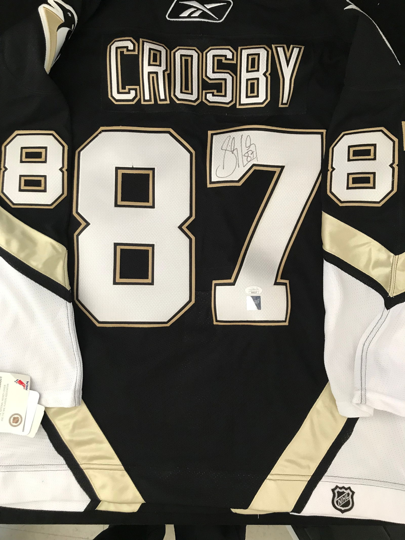 SIDNEY CROSBY SIGNED PITTBURGH PENGUINS ROOKIE YEAR JERSEY (FRAMEWORTH JSA COA) (1 of 4)