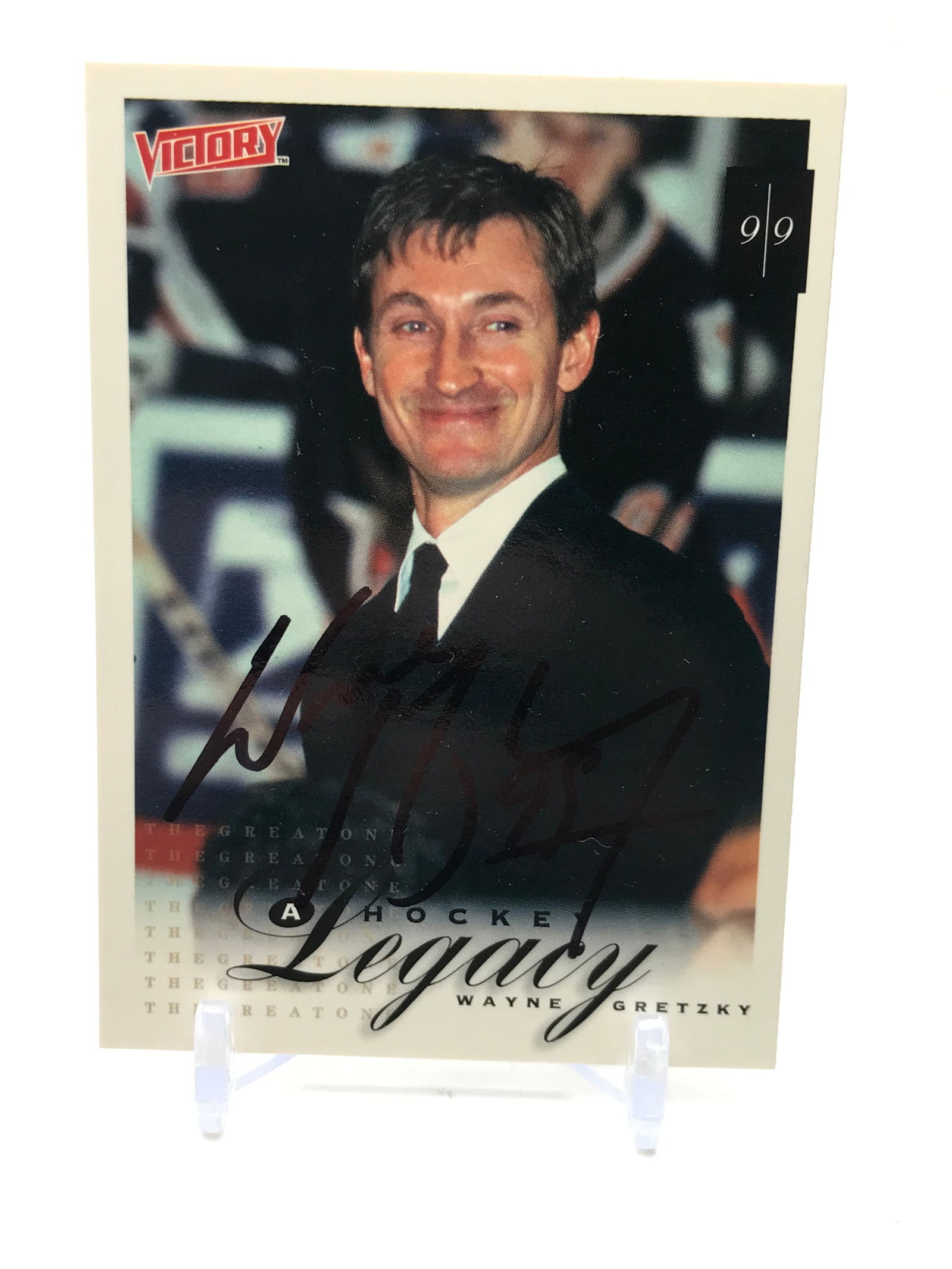 WAYNE GRETZKY SIGNED UD VICTORY TRADING CARD (1 of 1)
