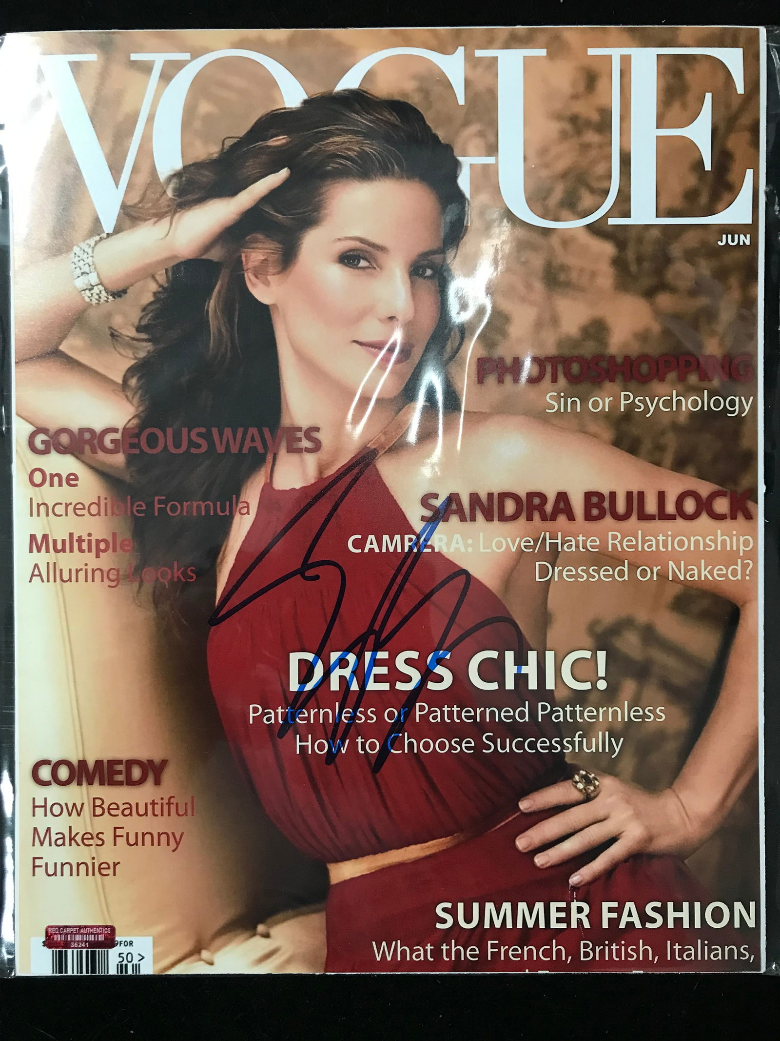 SANDRA BULLOCK SIGNED VOGUE COVER RED CARPET COA (1 of 2)