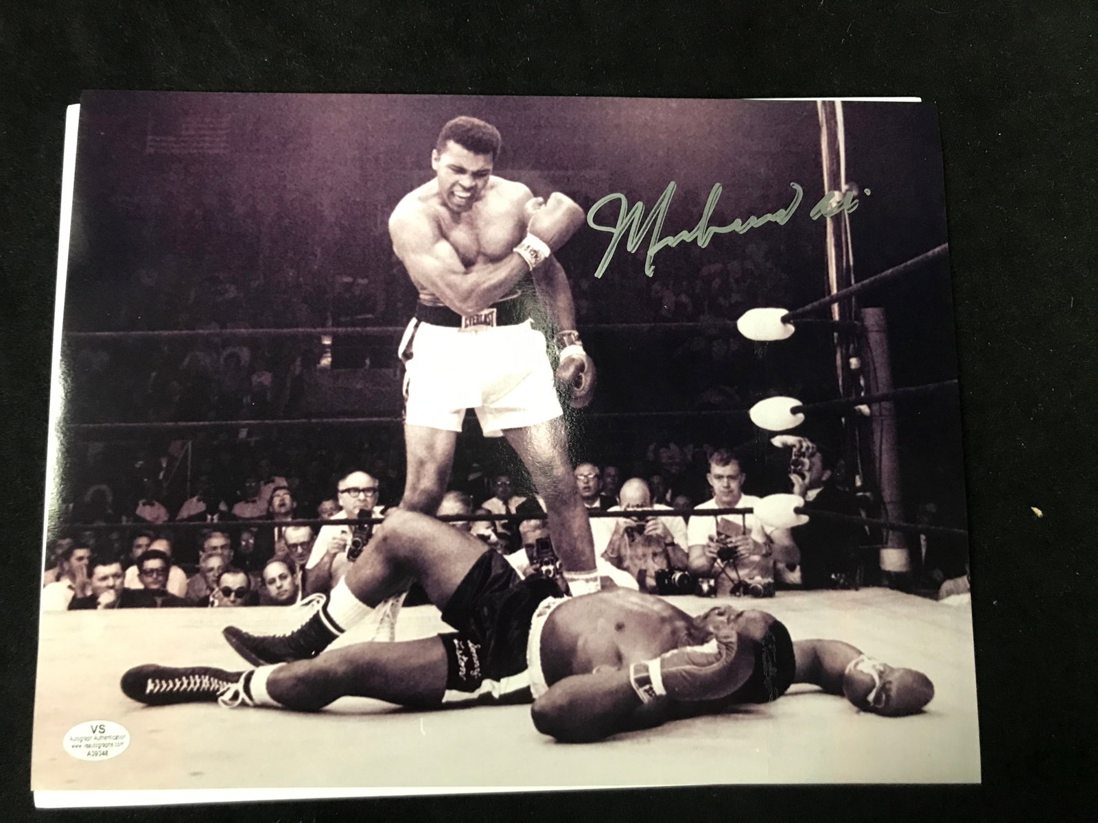 MUHAMMED ALI SIGNED 8X10 PHOTO VS COA: Prices are in Canadian dollars