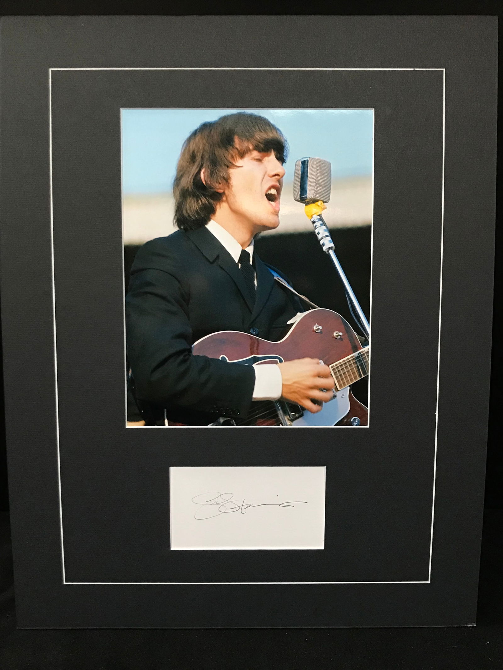 GEORGE HARRISON SIGNED INDEX CARD DISPLAY (PREMIER AUTHENICS COA) (1 of 2)