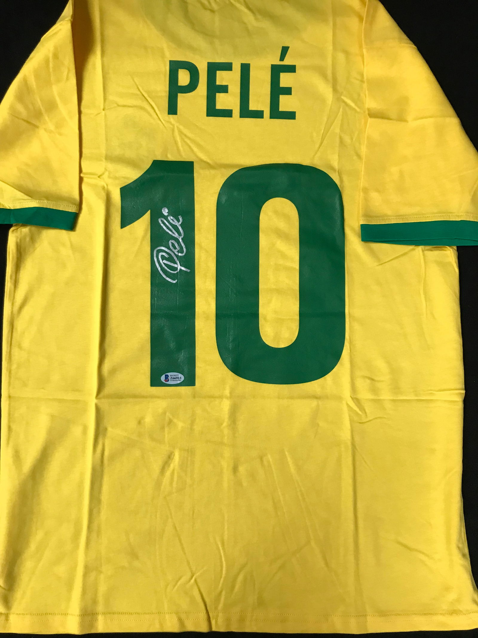 PELE SIGNED TEAM BRAZIL SOCCER JERSEY (BECKETT COA) (1 of 3)