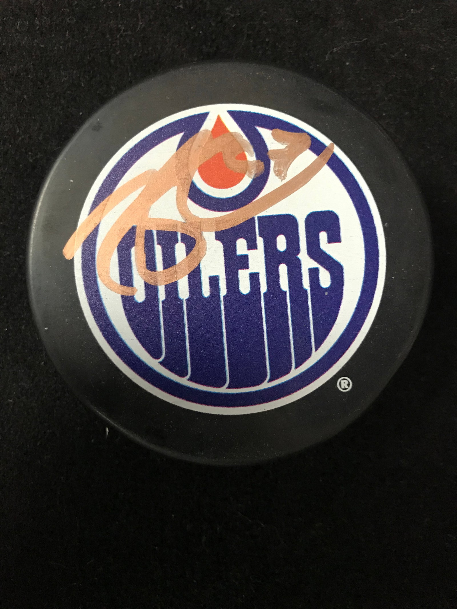 CONNOR MCDAVID SIGNED EDMONTON OILERS HOCKEY PUCK (GCG HOLO): Prices are in Canadian dollars