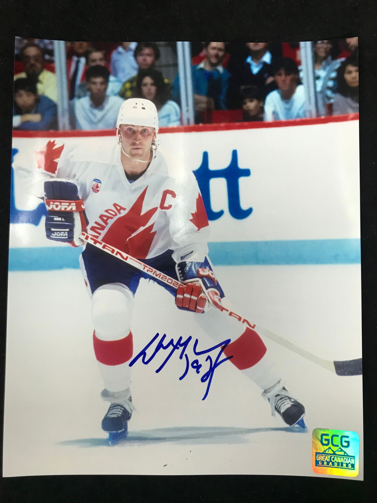 WAYNE GRETZKY SIGNED TEAM CANADA 8 X 10 (GCG HOLO) (1 of 1)