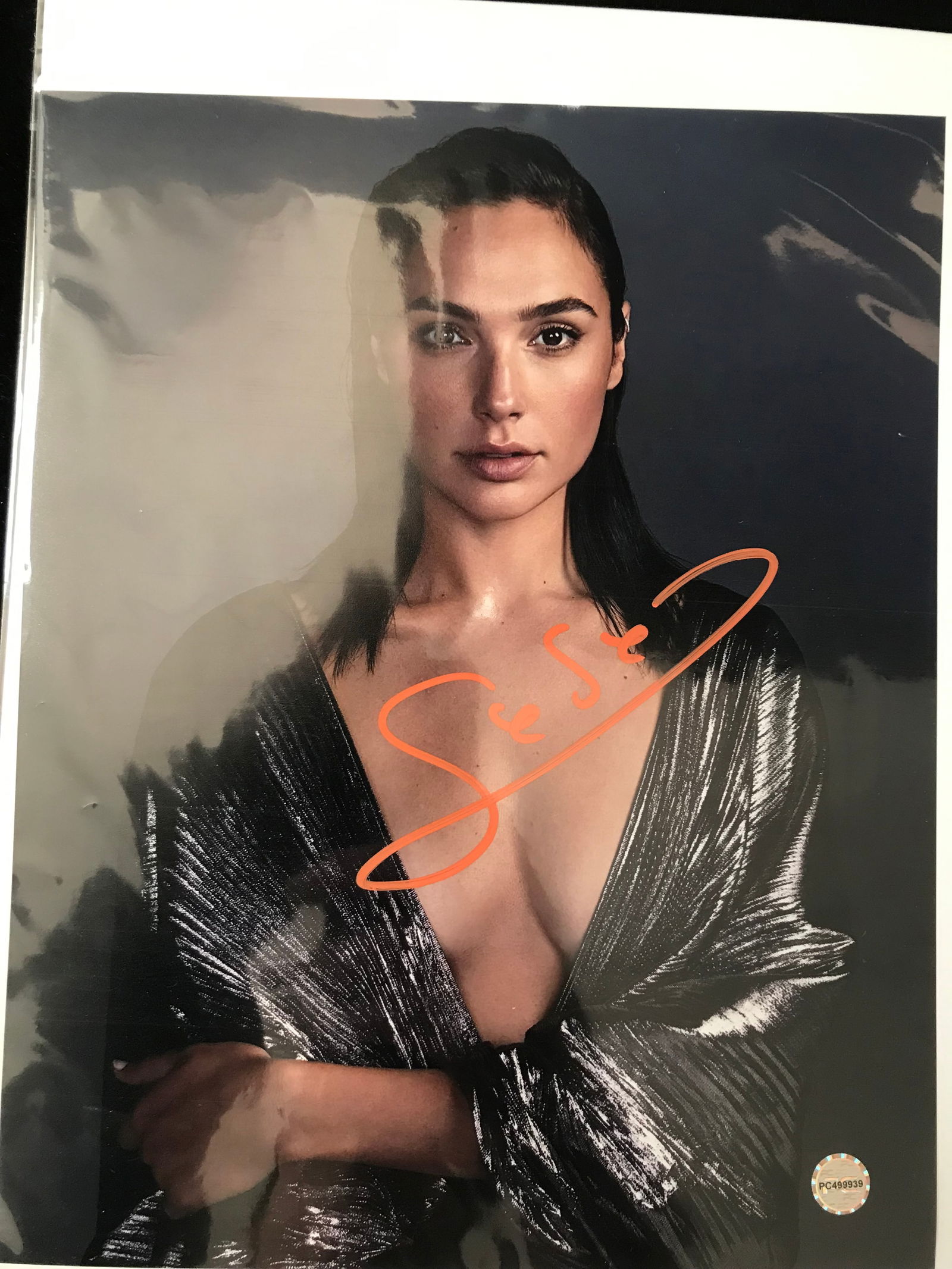 GAL GADOT SIGNED 8 X 10 (PRO CERT COA) (1 of 2)