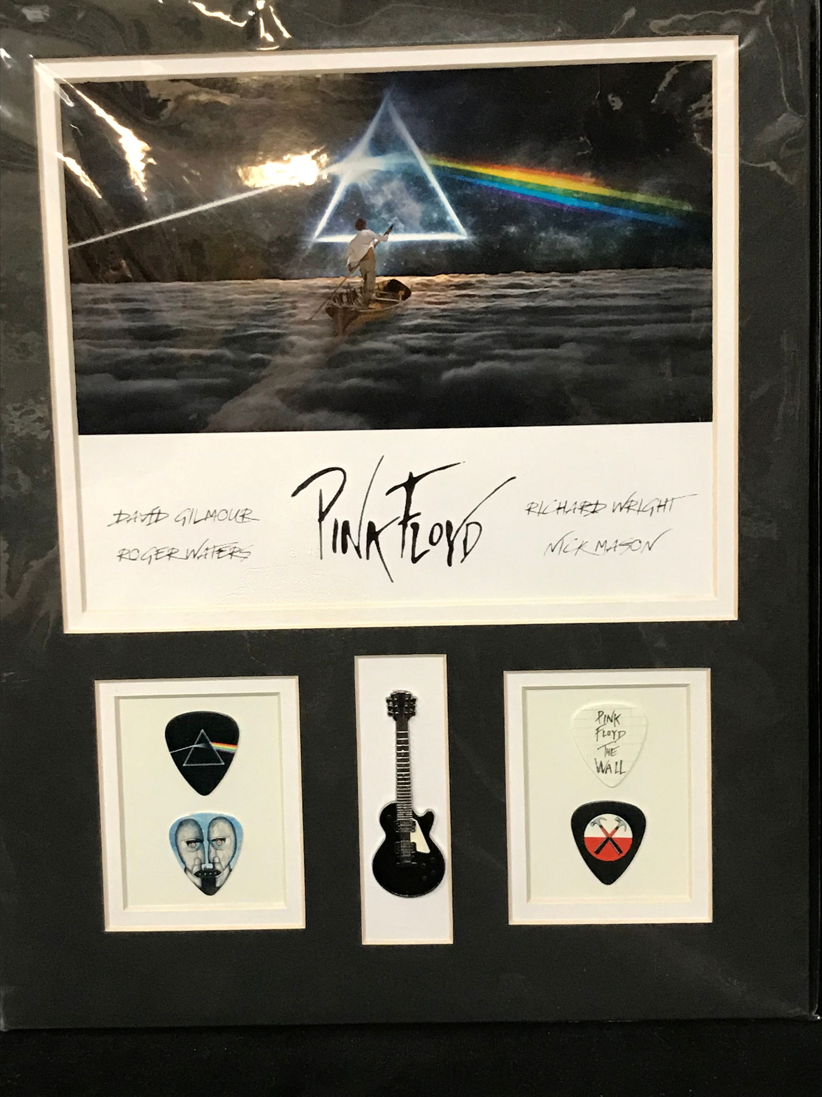 PINK FLOYD 16 X 20 GUITAR PIC DISPLAY (1 of 1)
