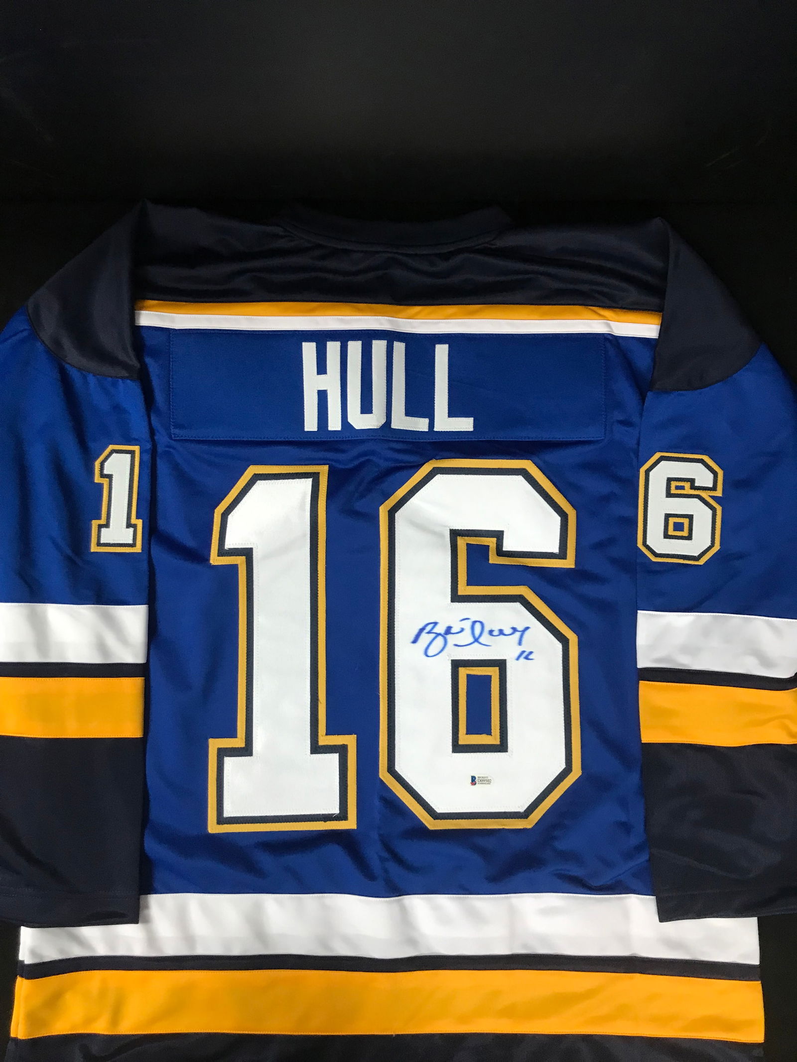 BRETT HULL SIGNED ST LOUIS BLUES JERSEY (BECKETT COA) (1 of 3)