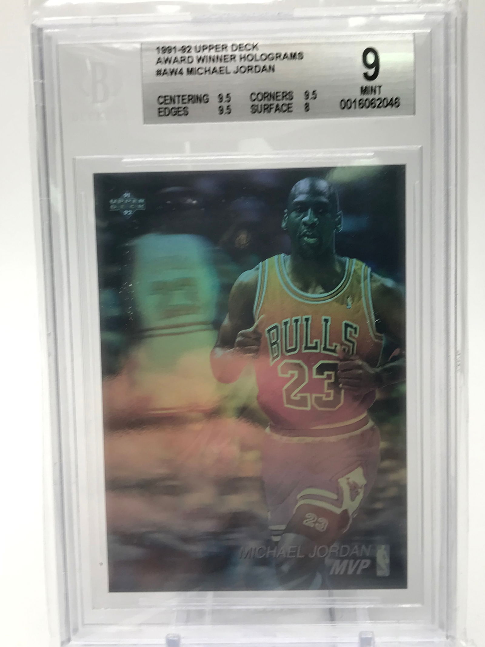 1992 UPPER DECK MICHAEL JORDAN HOLOGRAM (BECKETT 9) (1 of 1)
