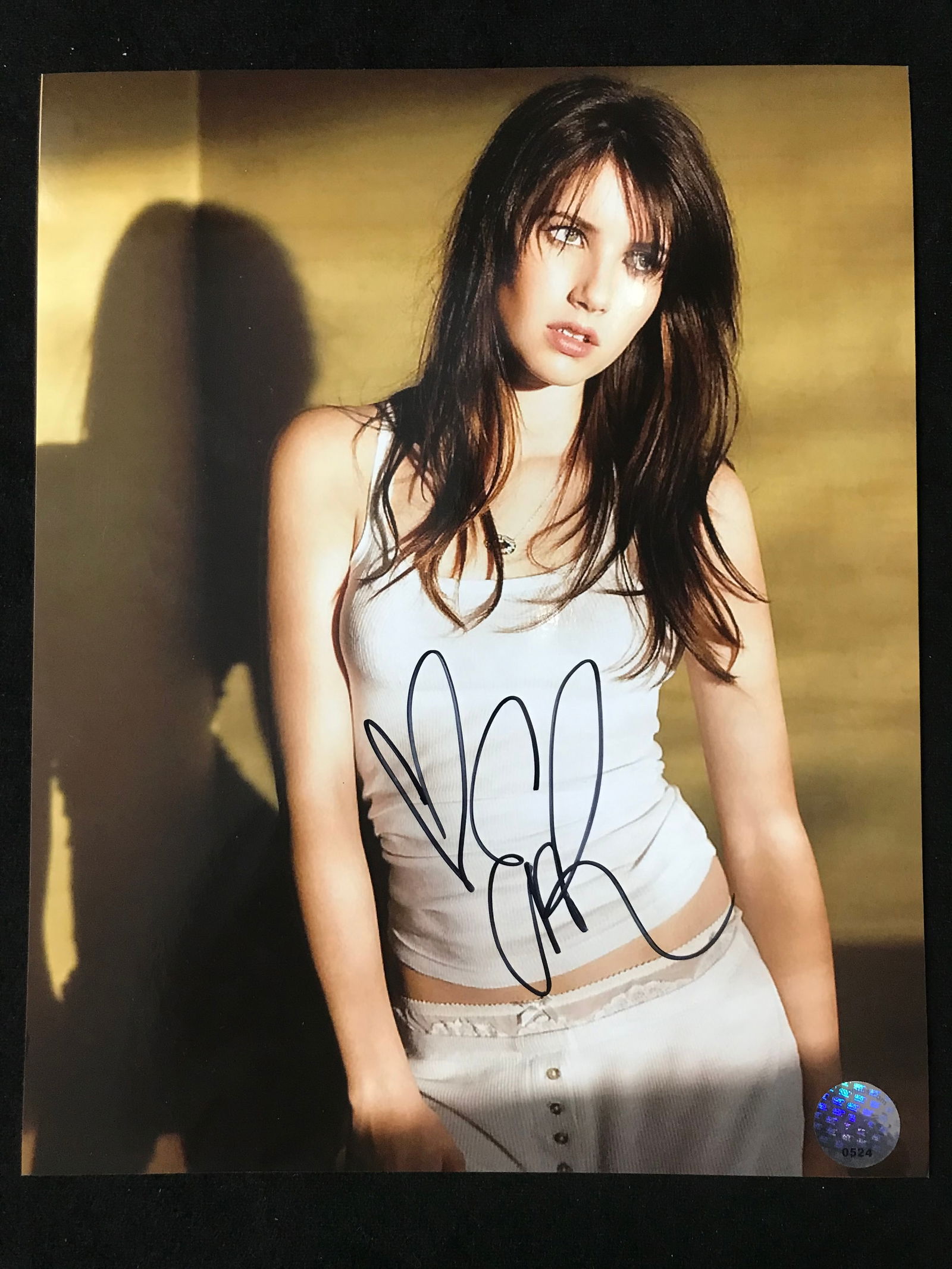 EMMA ROBERTS SIGNED 8 X 10 (KB AUTHENTICS COA) (1 of 1)