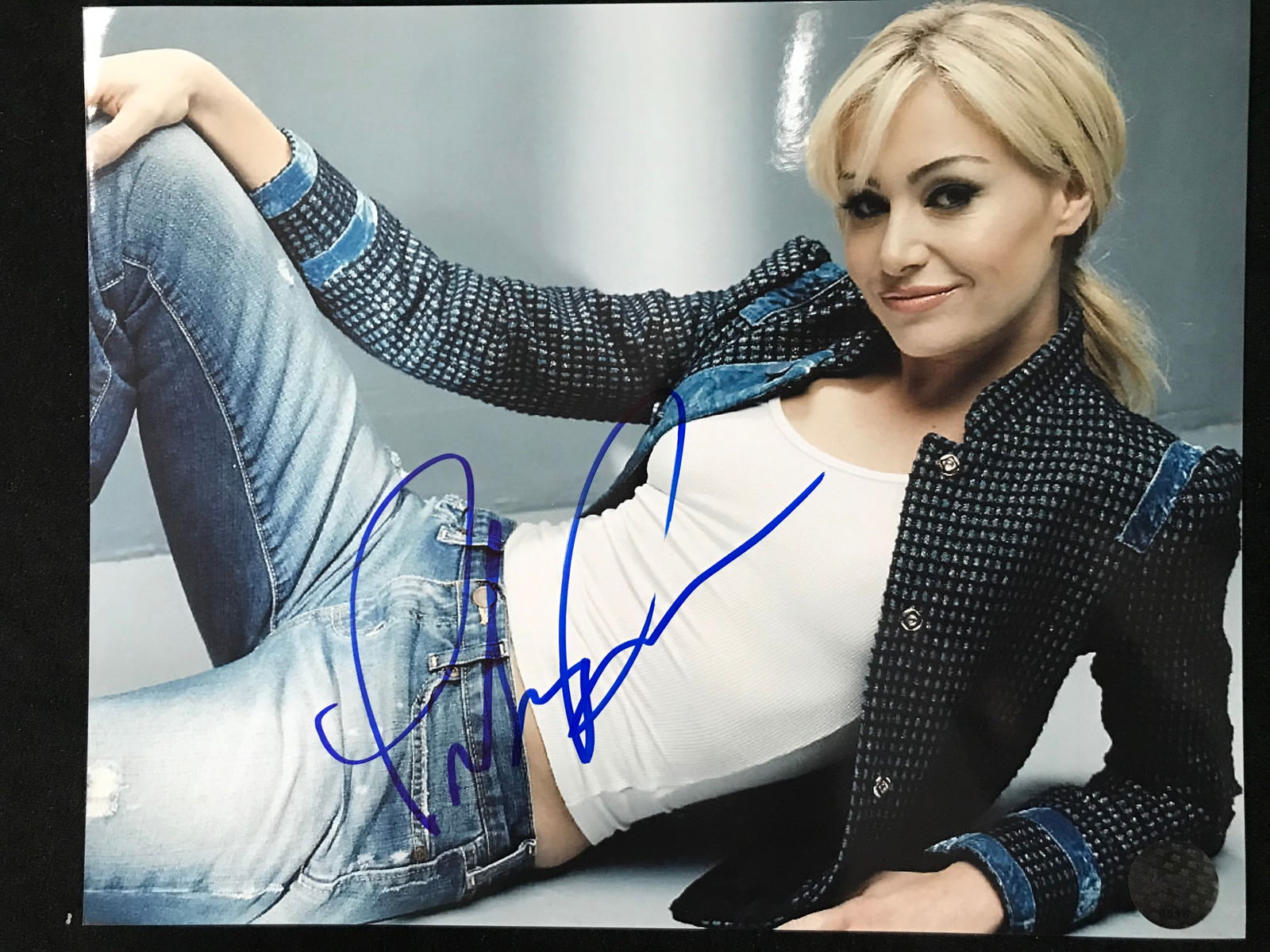 PORTIA DE ROSSI SIGNED 8 X 10 (KB AUTHENTICS COA) (1 of 1)