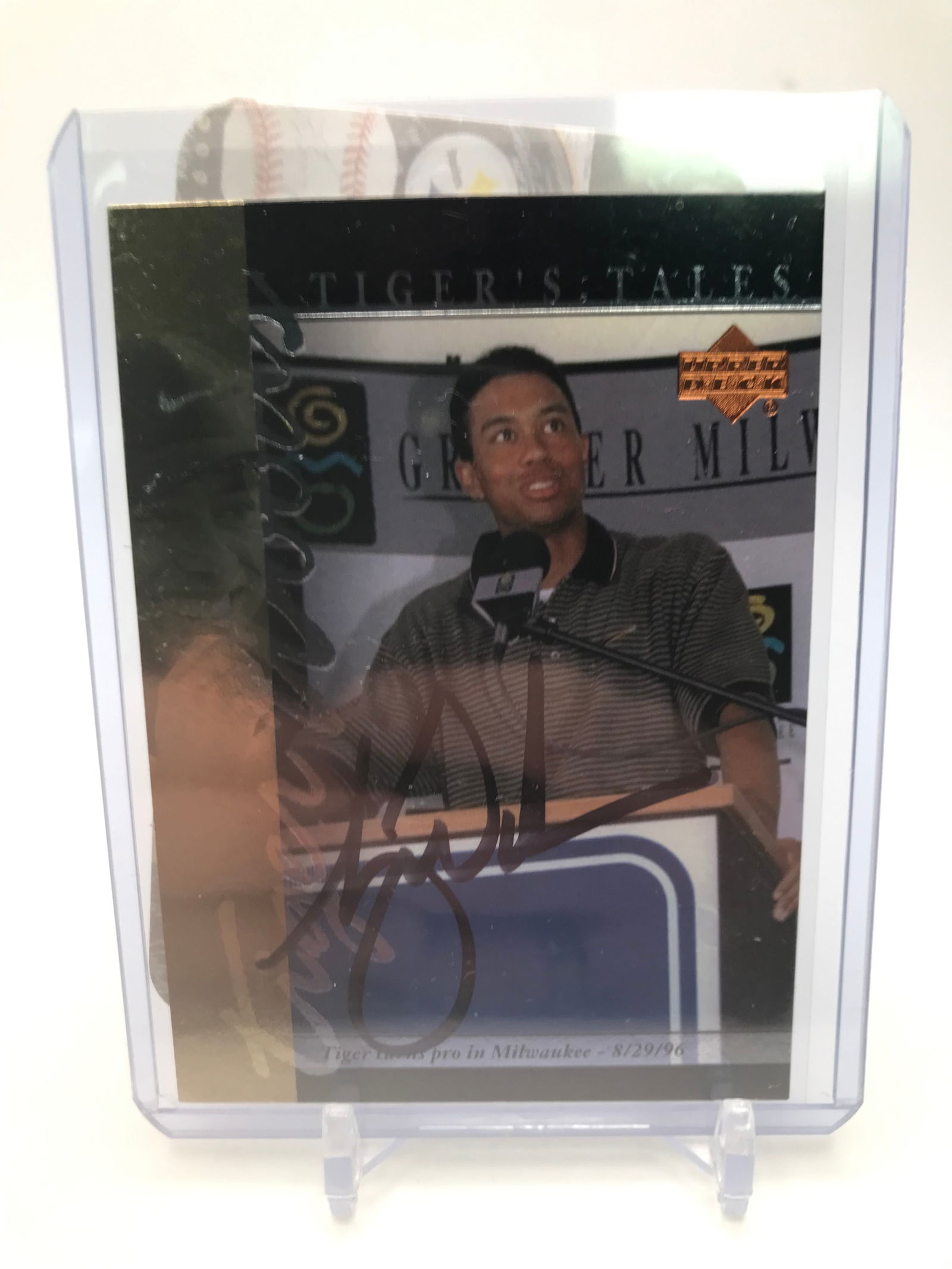 TIGER WOODS SIGNED UPPER DECK TRADING CARD (1 of 2)