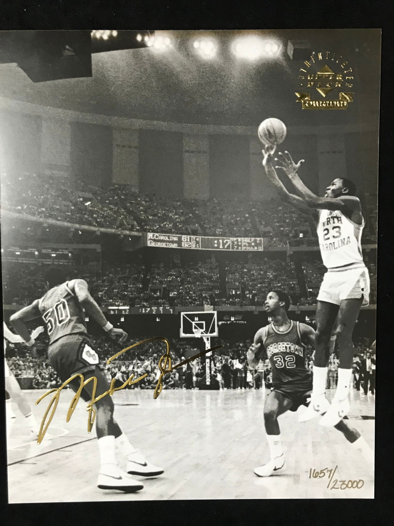 LTD. EDITION MICHAEL JORDAN THE SHOT GOLD SIGNATURE EDITION 8 X 10 1657/23000 (1 of 2)