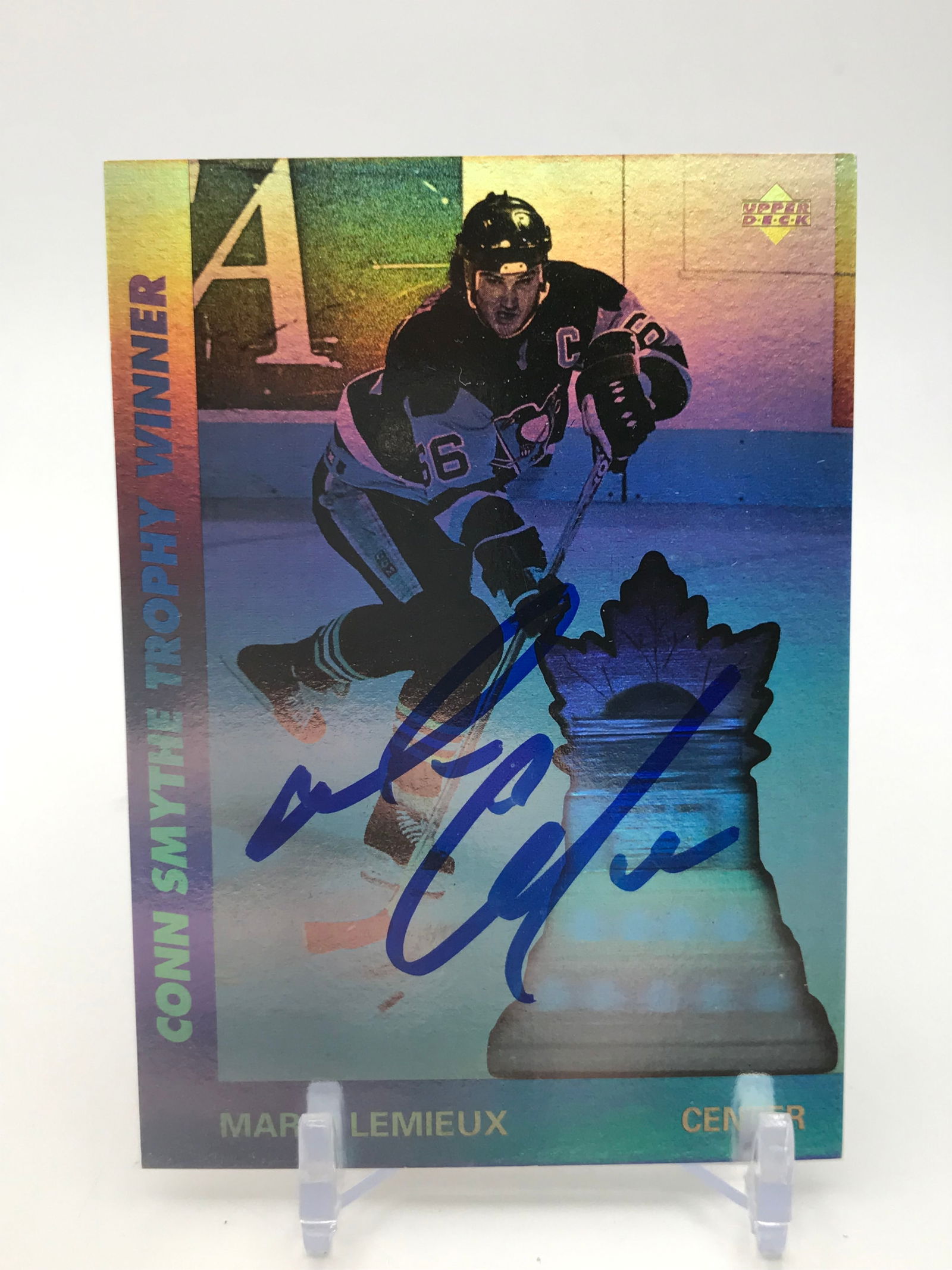 MARIO LEMIEUX SIGNED UPPER DECK HOLOGRAM TRADING CARD (GCG HOLO) (1 of 2)