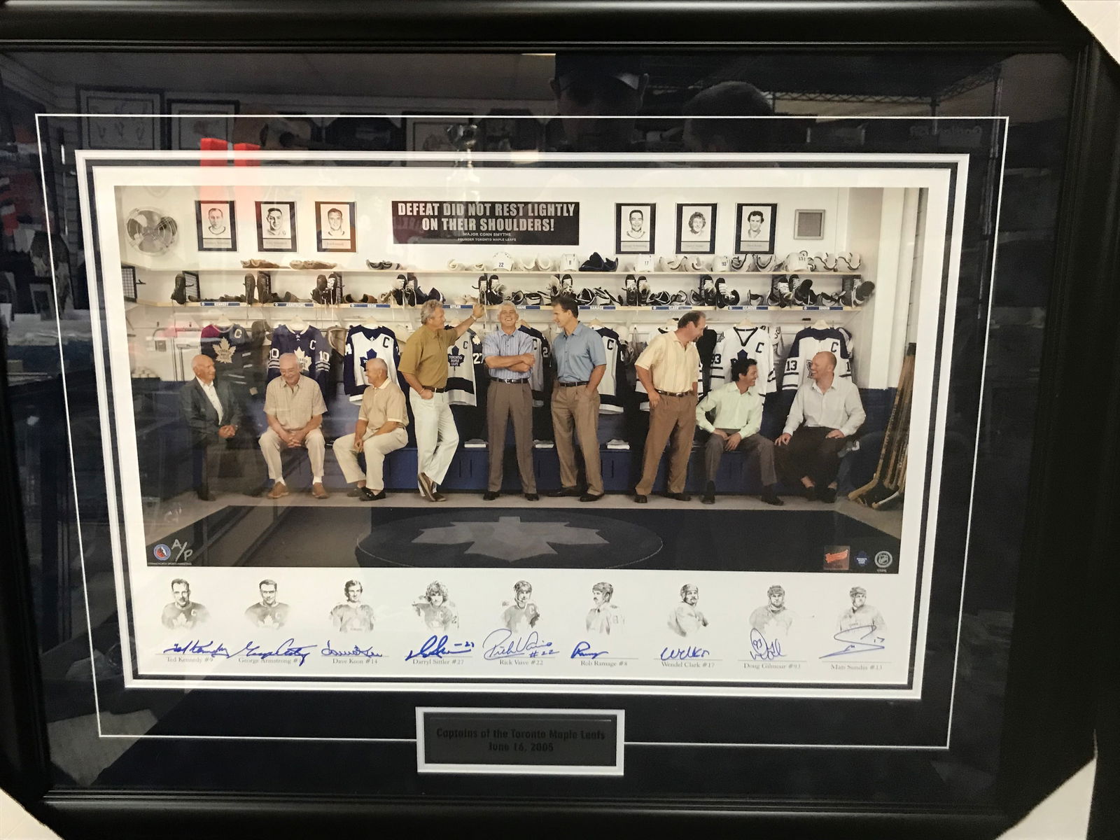 LTD, EDITION CUSTOM FRAMED MAPLE LEAFS CAPTAINS SIGNED 24 X 35 (FRAMEWORTH COA) (1 of 4)