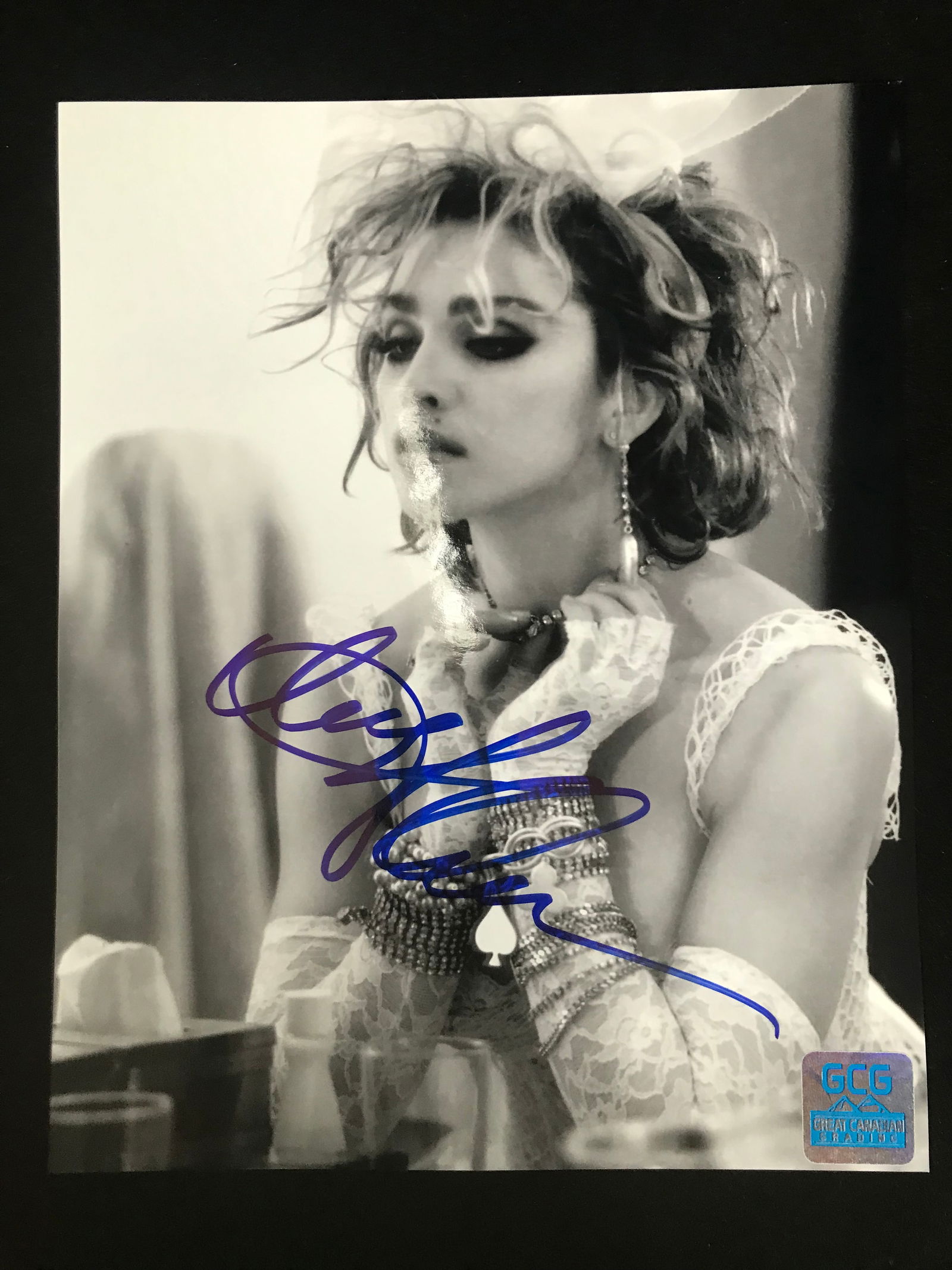 MADONNA SIGNED 8 X 10 (GCG HOLO) (1 of 2)