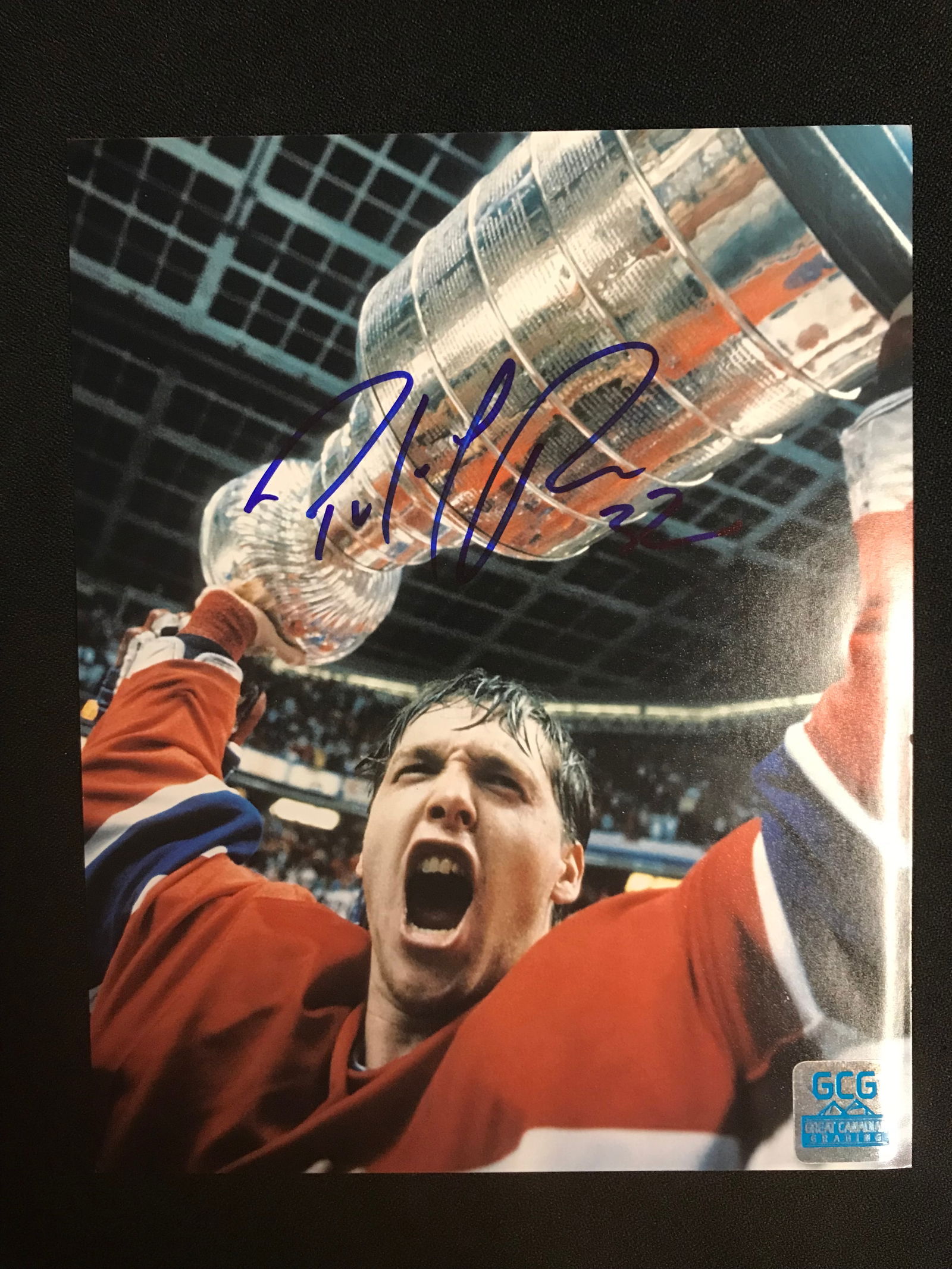 PATRICK ROY SIGNED MONTREAL CANADIANS 8 X 10 (GCG HOLO) (1 of 1)